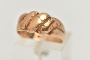 AN EARLY 20TH CENTURY, 18CT GOLD RING, knot style with worn engraving, hallmarked 18ct Birmingham