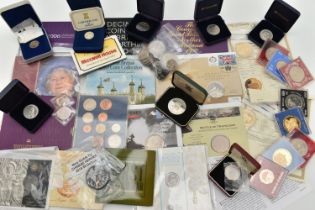 A CARDBOARD BOX CONTAINING MIXED COINS AND COMMEMORATIVES, to include 3x carded £5 coins, a Guernsey