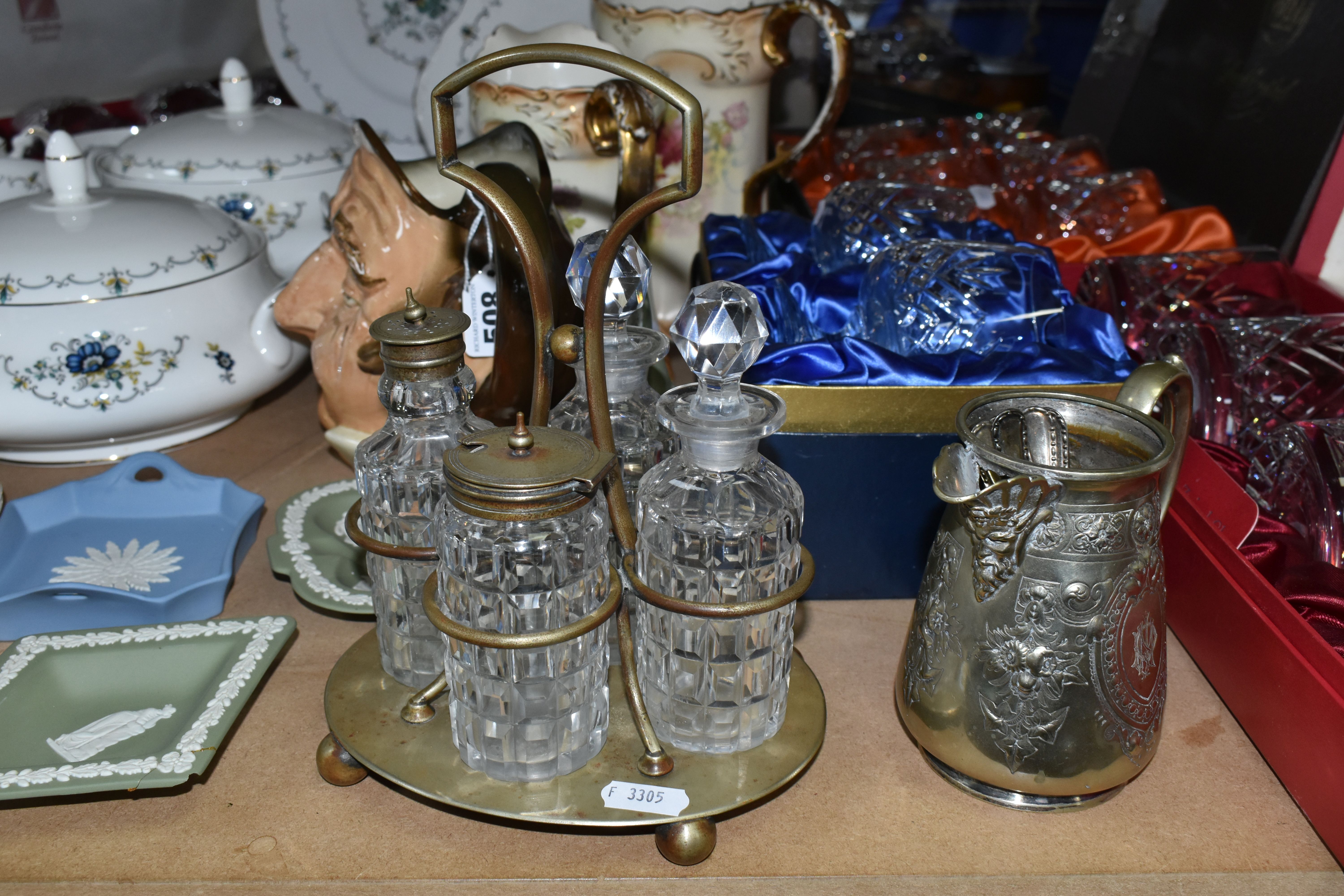 A GROUP OF GLASSWARE AND CERAMICS, comprising a Royal Doulton 'Farmer John' character jug, two - Image 6 of 8