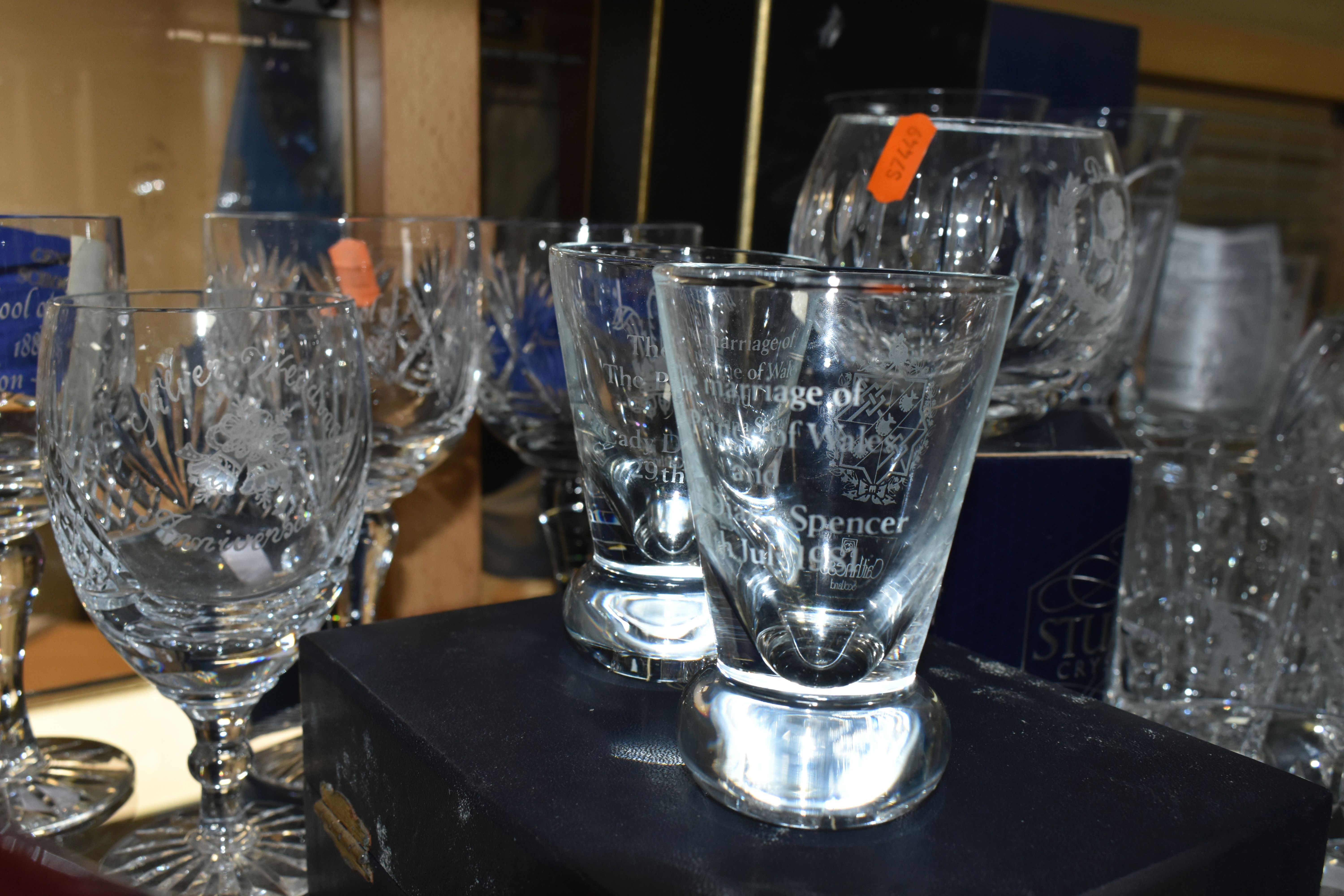 A GROUP OF ETCHED COMMEMORATIVE GLASS WARE, to include a Marstons 'Pub Trail 1987' beer glass, two - Image 6 of 6