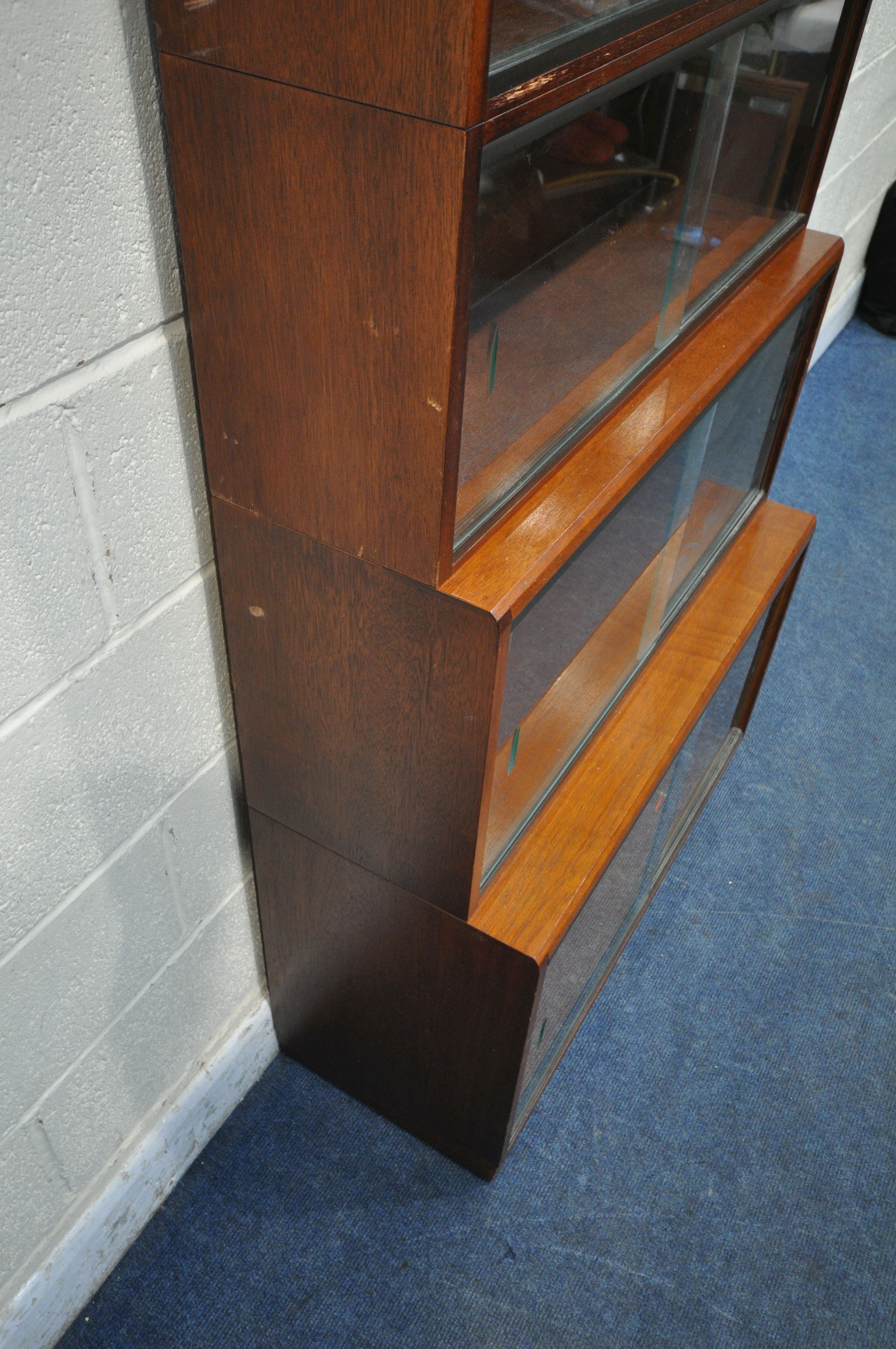 A 20TH CENTURY SIMPLEX SIX SECTION MAHOGANY STACKING BOOKCASE, all sections with double sliding - Image 4 of 5