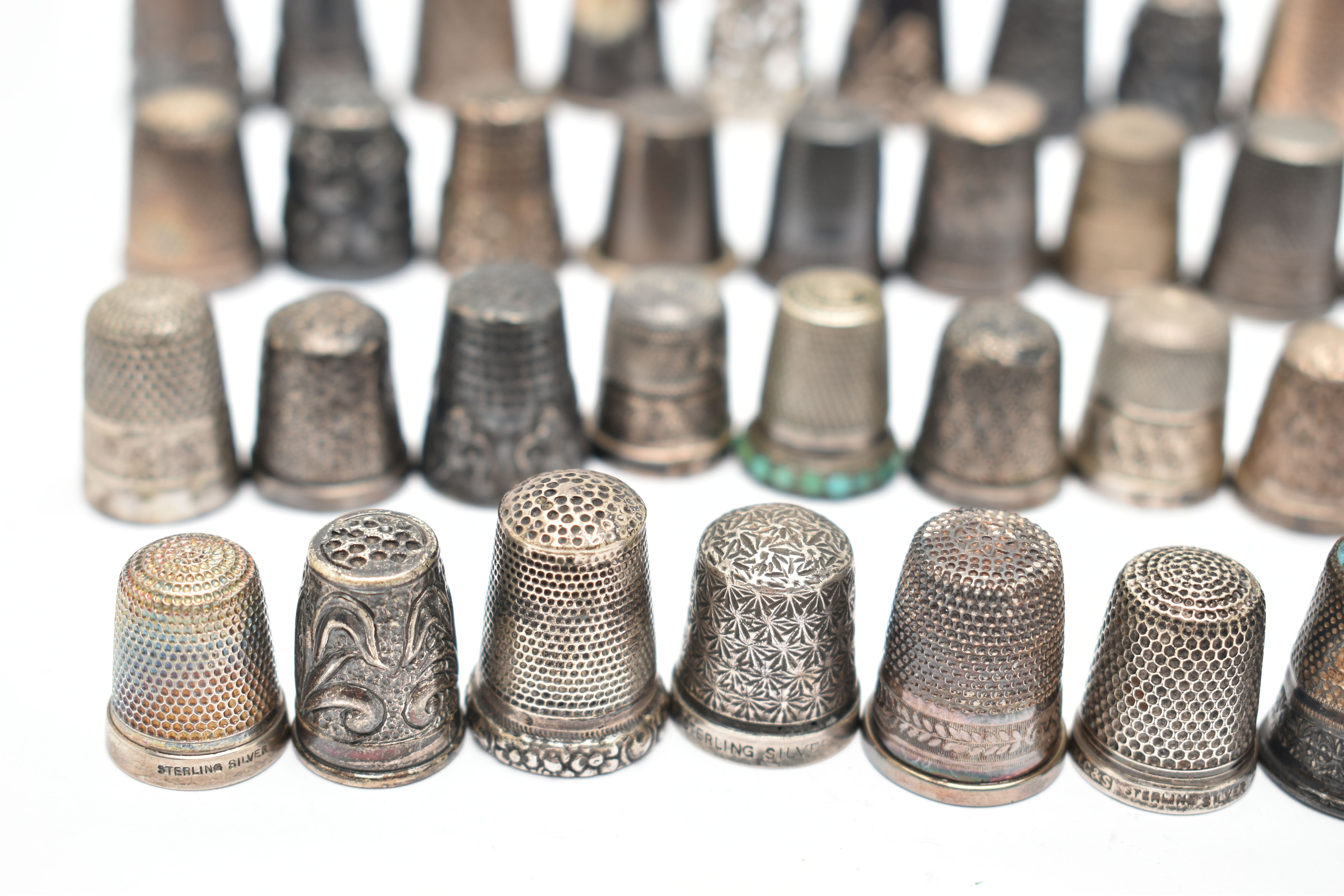 A BAG OF WHITE METAL THIMBLES, various designs and patterns, some set with semi-precious stone - Image 2 of 10