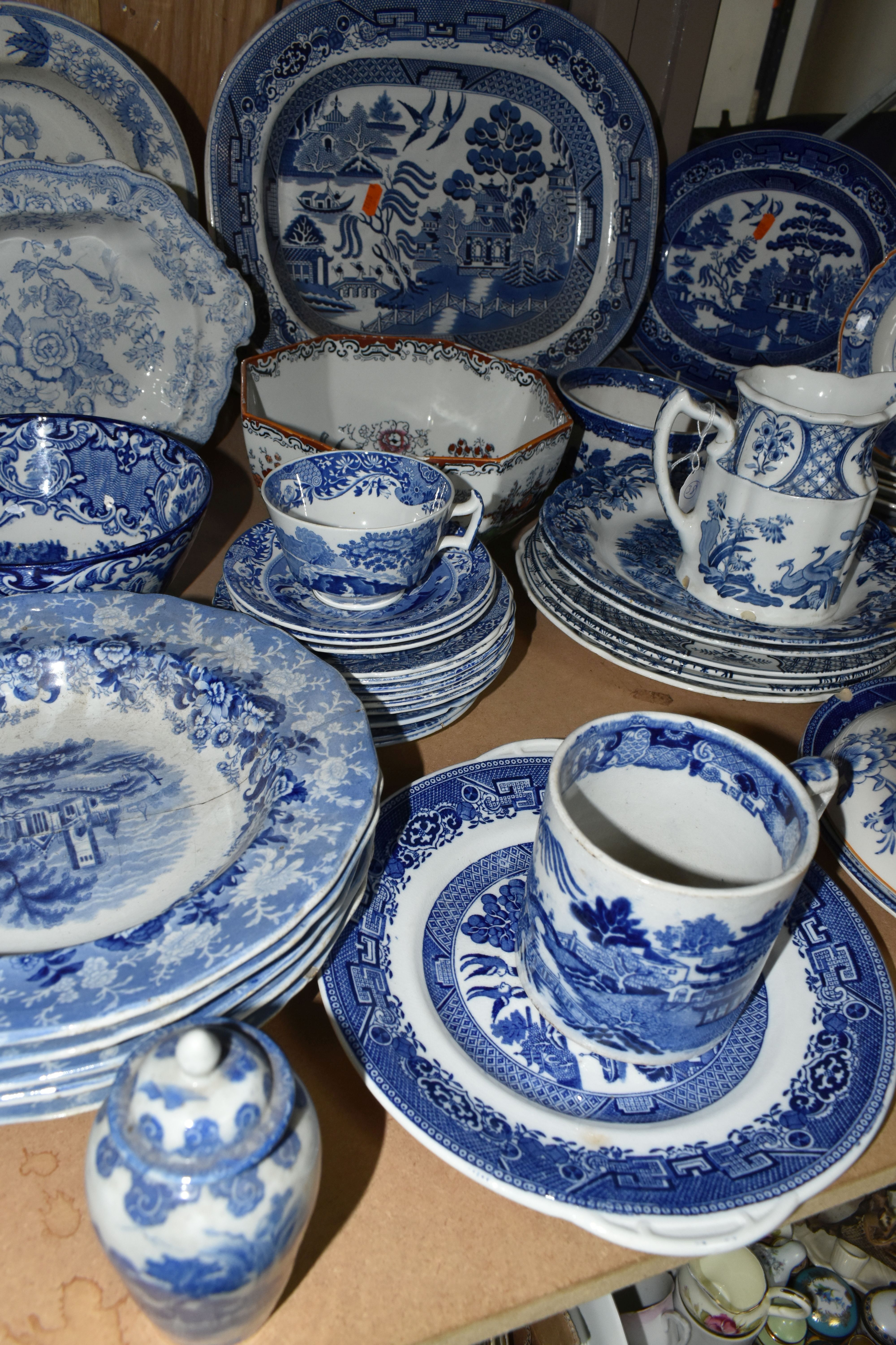 A LARGE QUANTITY OF LATE 19TH/EARLY 20TH CENTURY BLUE AND WHITE DINNERWARE, comprising five Vignette - Image 3 of 10