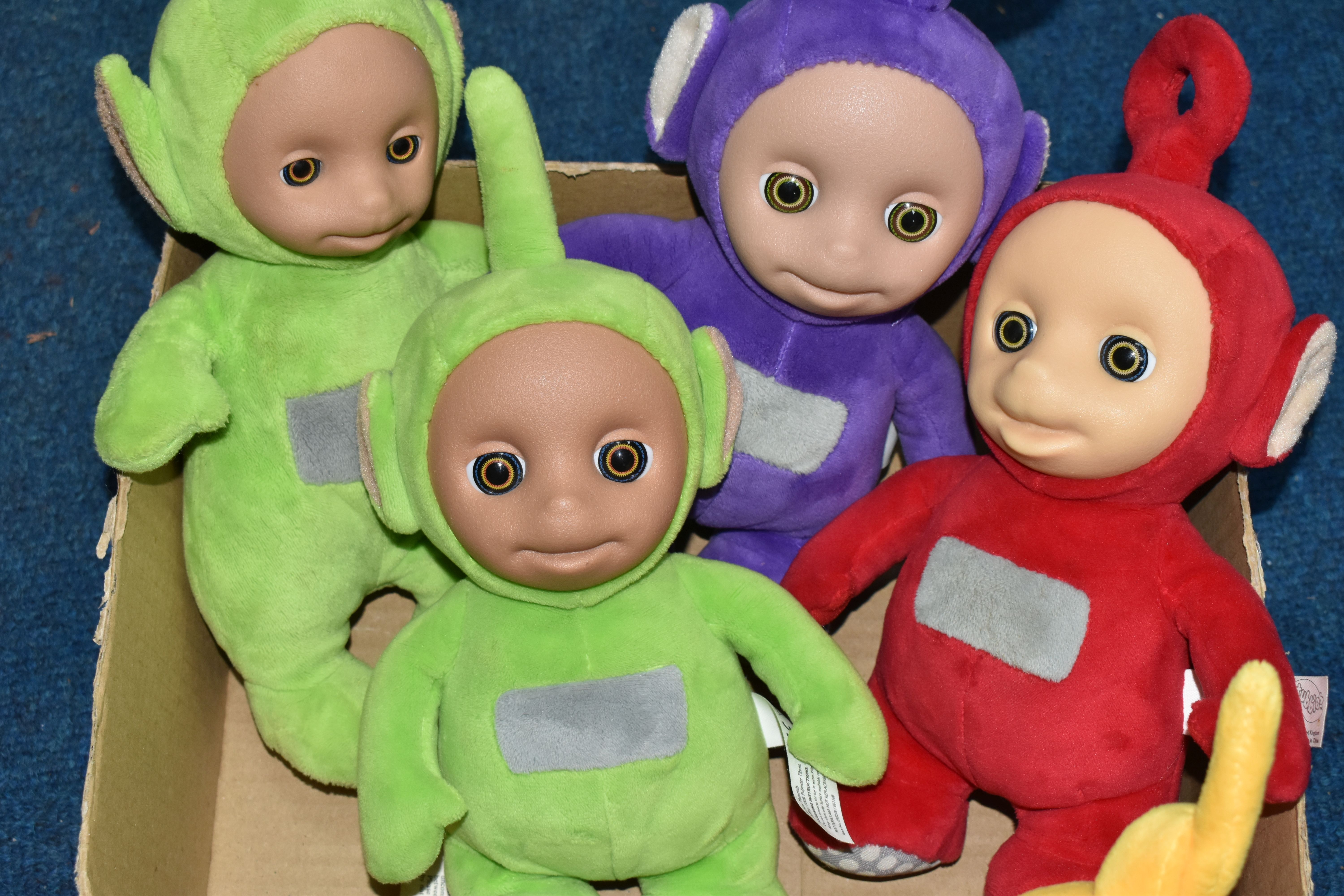 A BOX OF FIVE TELETUBBIES AND A SIMULATED PEARL NECKLACE, to include Tinky-Winky, Dipsy, Laa Laa and - Image 5 of 7