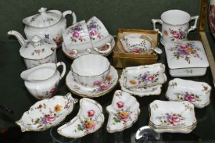 A QUANTITY OF ROYAL CROWN DERBY 'DERBY POSIES' TEA AND GIFT WARES, twenty one pieces, to include a