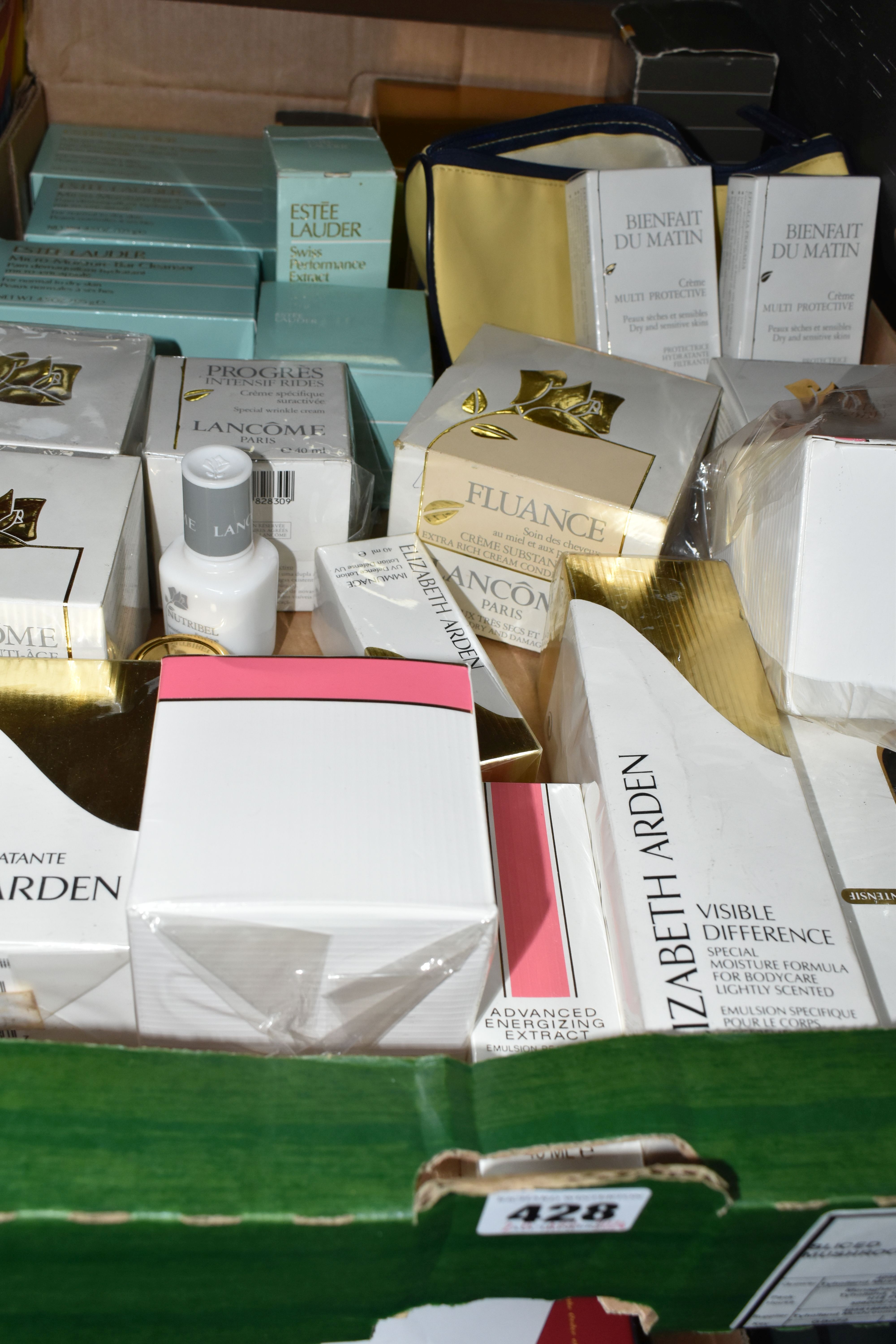 A BOX OF ESTÉE LAUDER, LANCOME AND ELIZABETH ARDEN COSMETICS, some sealed, to include boxed Estée