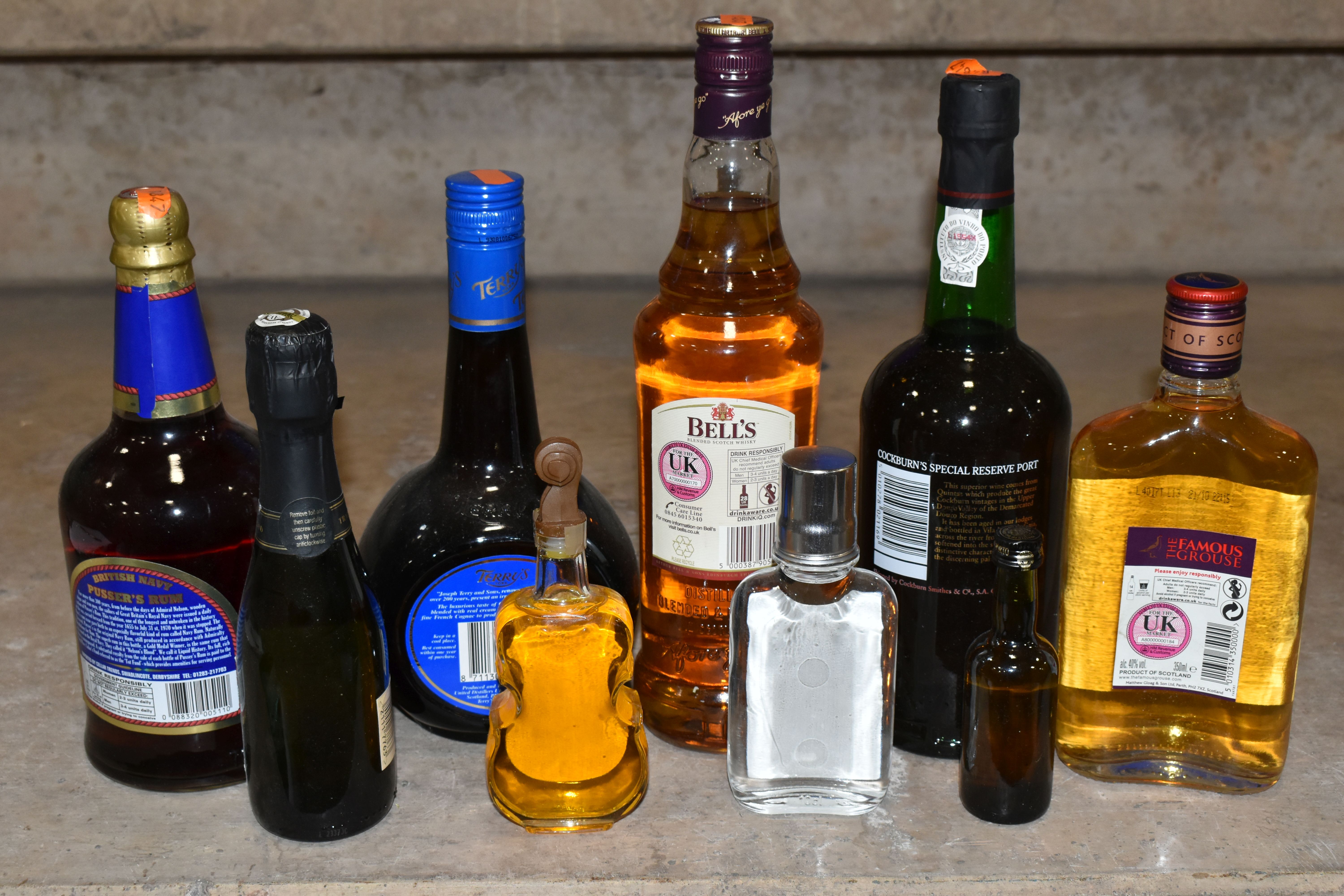 ALCOHOL, One Box of Assorted Alcohol comprising one bottle of PUSSER'S BRITISH NAVY RUM, 54,5% - Image 2 of 2