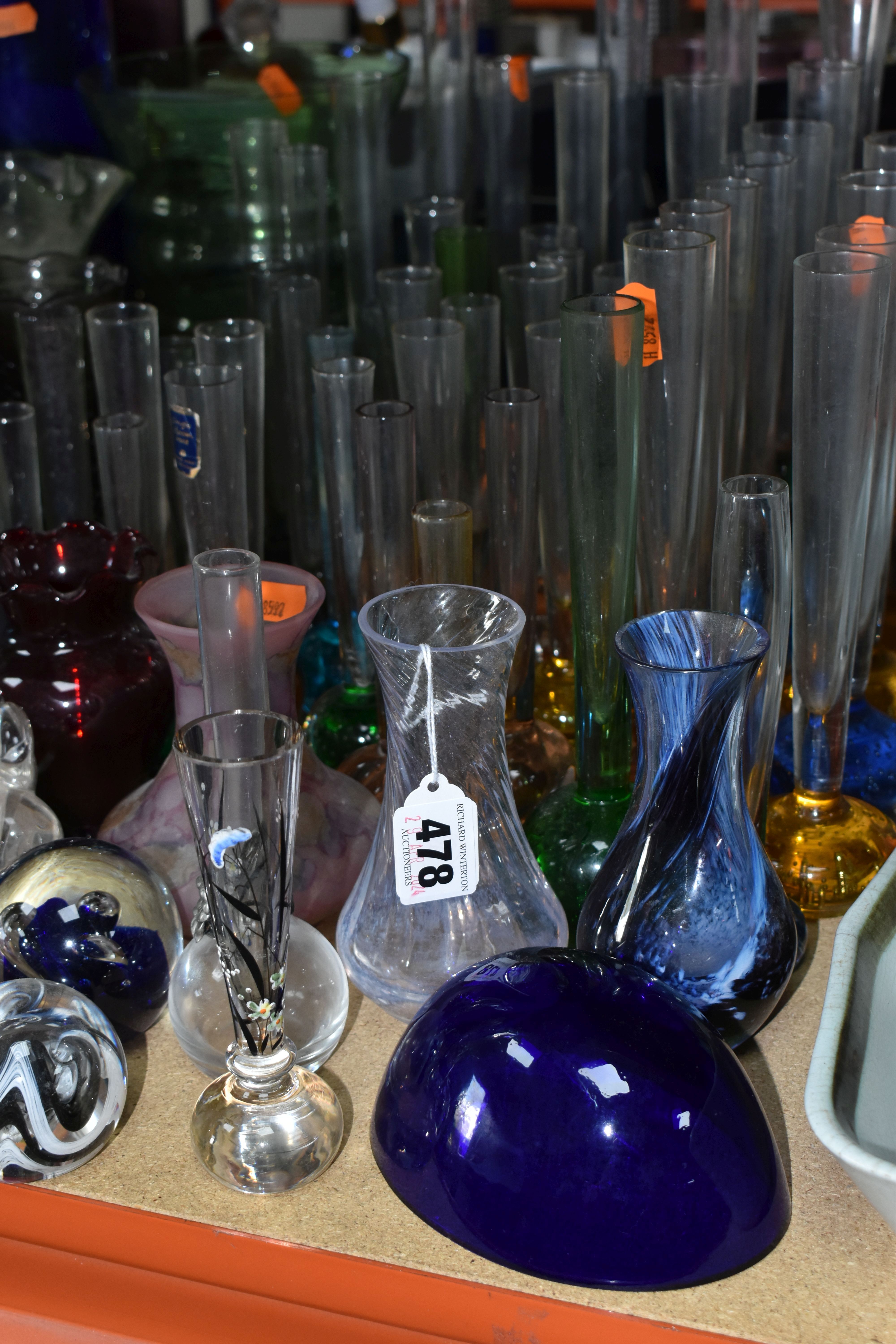 A COLLECTION OF COLOURED GLASSWARE, comprising two turquoise 'Mary Gregory' vases (one chipped), a - Image 2 of 5