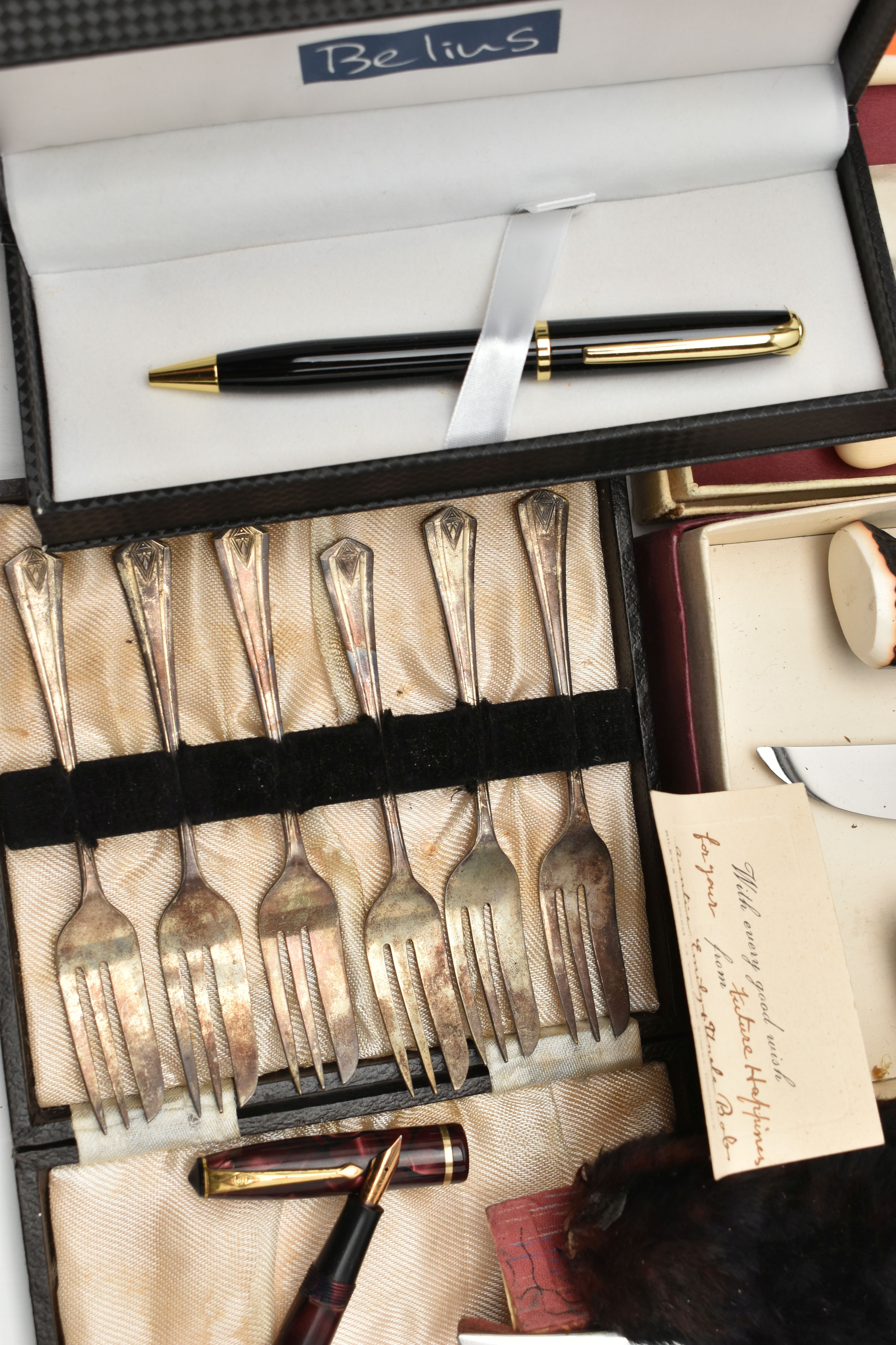 A BOX OF ASSORTED WHITE METAL WARE, to include cased sets of teaspoons, pickle forks, butter knives, - Image 2 of 6