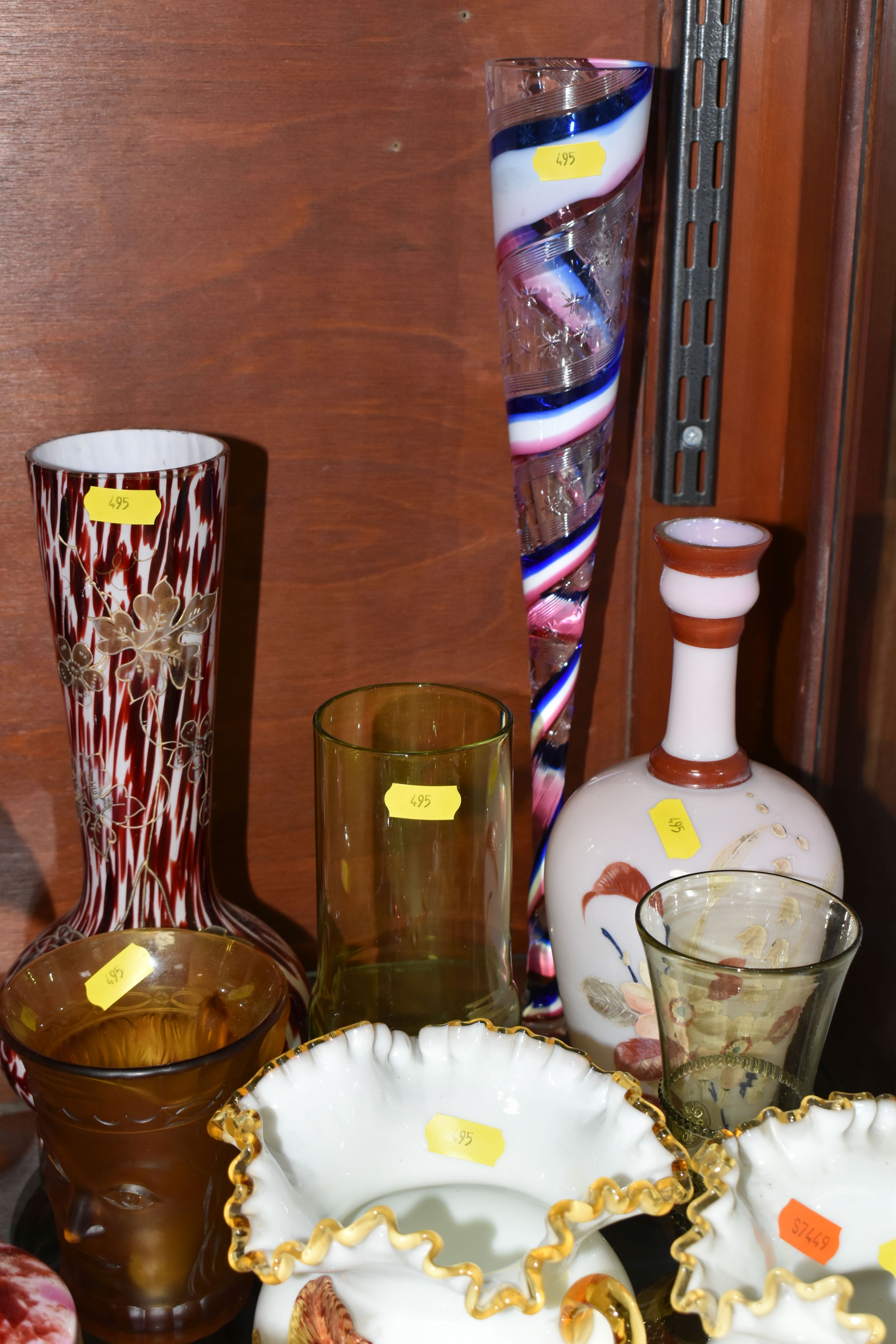 A SELECTION OF DECORATIVE COLOURED GLASSWARES, to include a pair of white Uranium glass vases with - Image 2 of 11