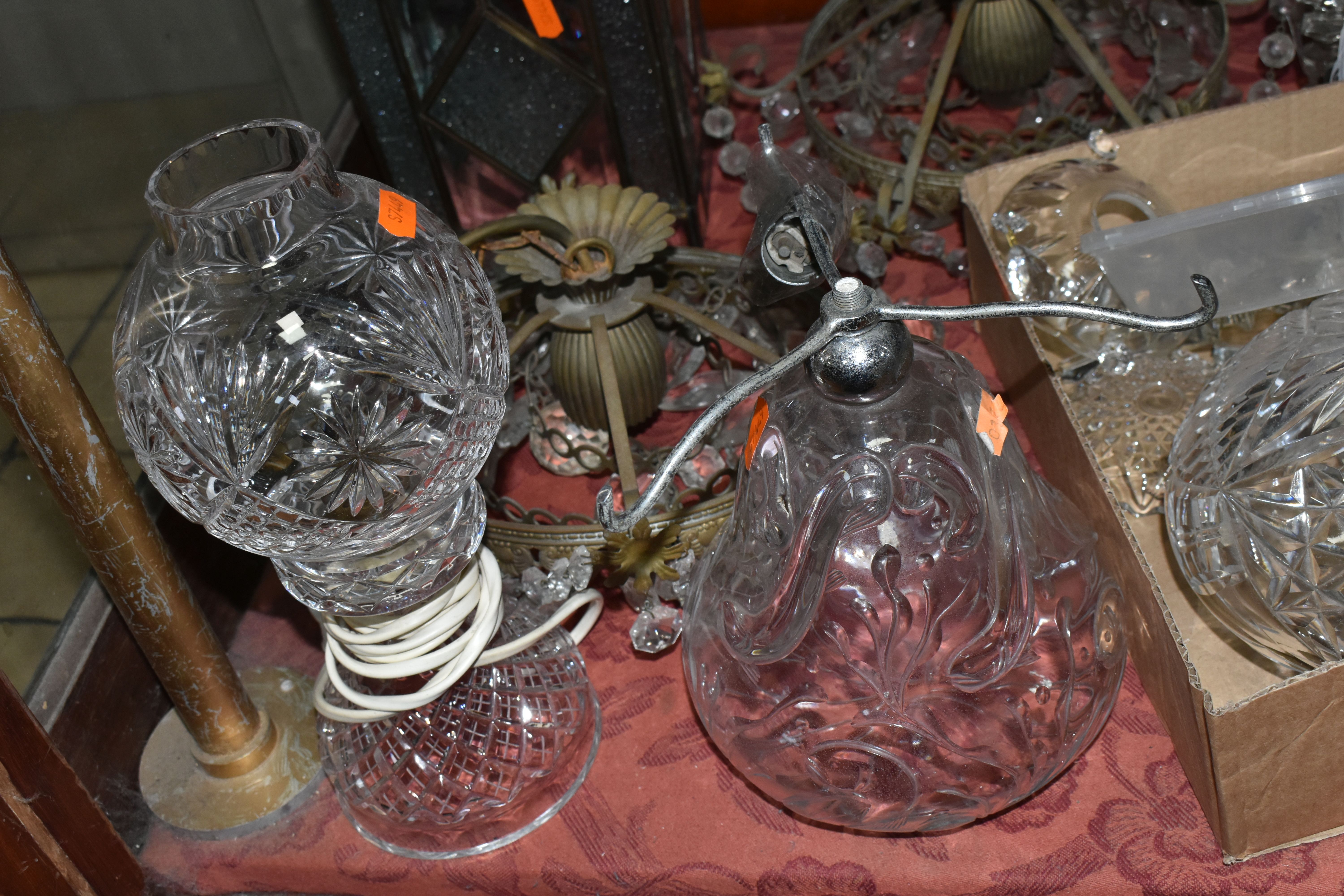 ANTIQUE / VINTAGE GLASS LIGHTING ETC, to include a clear glass lustre with a small chip to the - Image 7 of 7