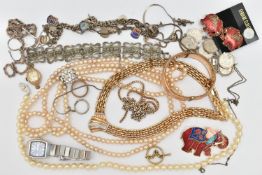A BAG OF ASSORTED JEWELLERY, to include a hinged rolled gold bangle with floral detail, an