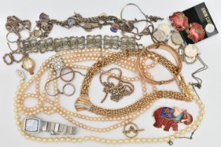 A BAG OF ASSORTED JEWELLERY, to include a hinged rolled gold bangle with floral detail, an