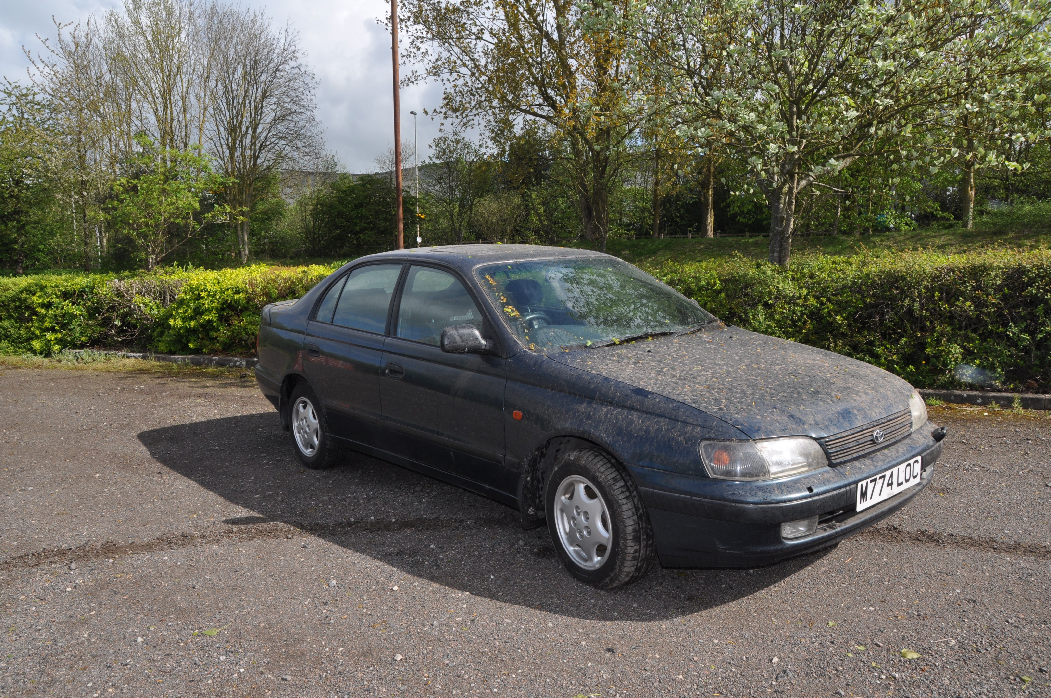 A 1994 TOYOTA CARINA E EXECUTIVE A FOUR DOOR SALOON CAR in blue, first registered 30/9/1994 under