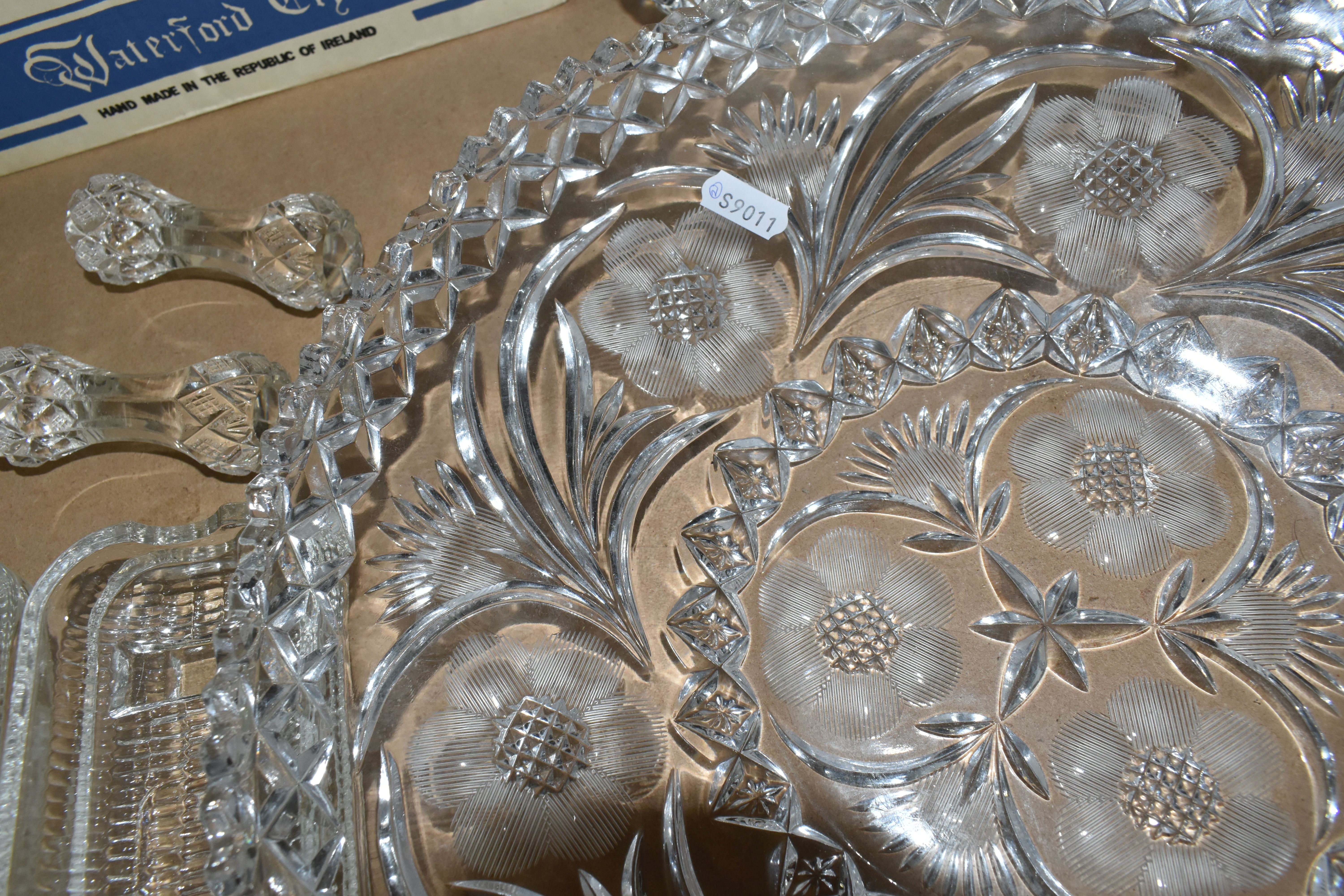 A GROUP OF CUT CRYSTAL AND OTHER GLASS WARE, to include a boxed set of six Waterford Crystal - Image 6 of 6
