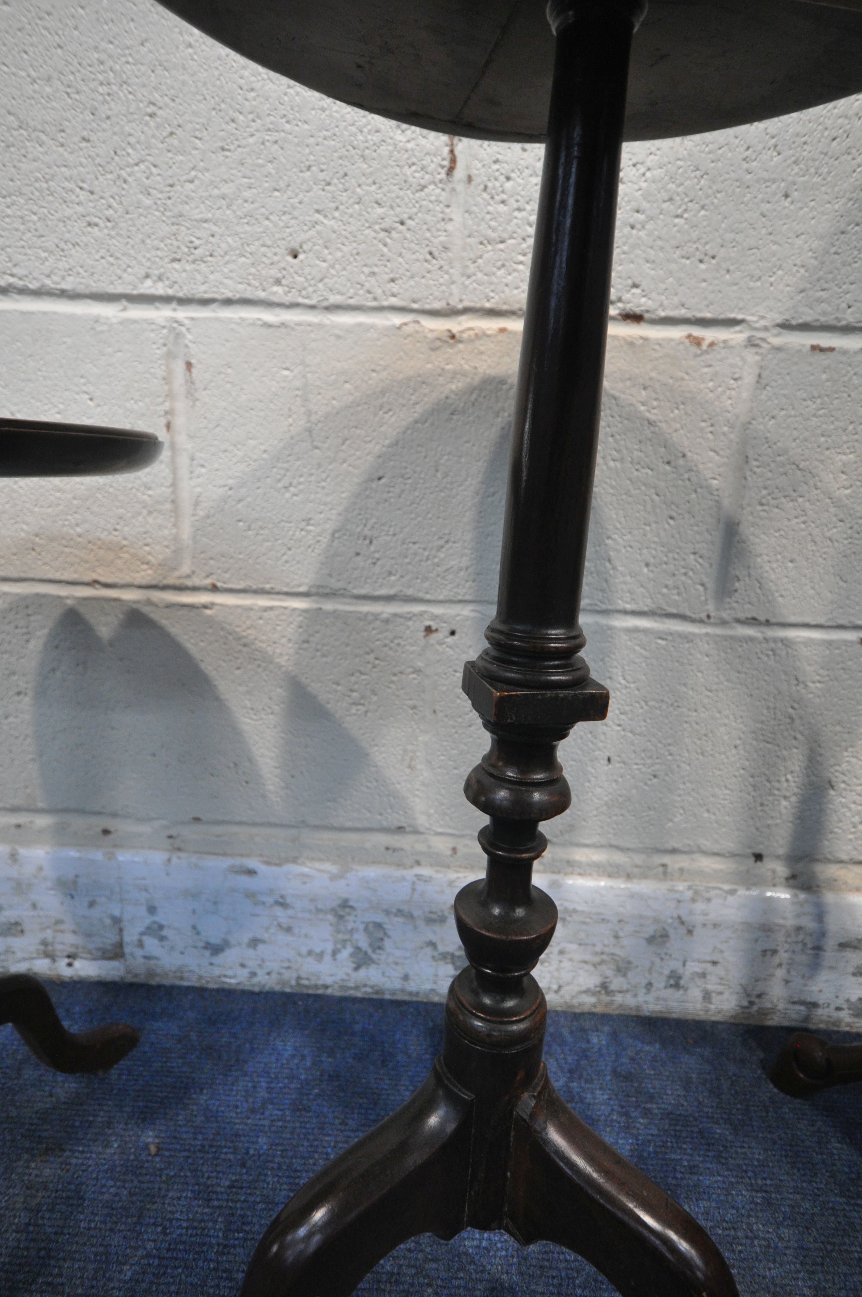 A SELECTION OF 20TH CENTURY MAHOGANY OCCASIONAL FURNITURE, to include two tripod tables, a plant - Image 4 of 4