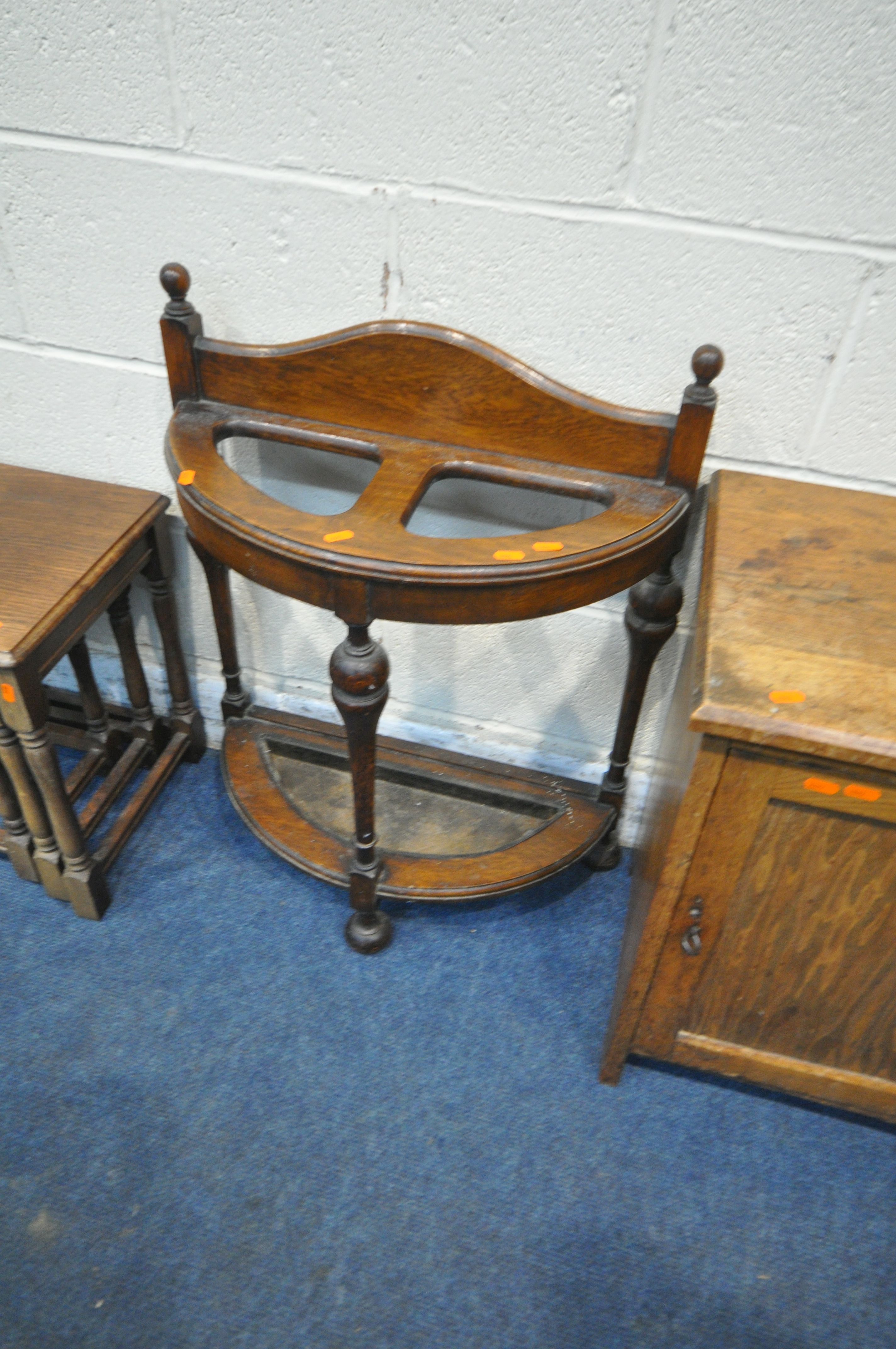 A SELECTION OF 20TH CENTURY OAK OCCASIONAL FURNITURE, to include a single door cabinet, width 46cm x - Image 3 of 6