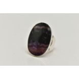 A SILVER BLUE JOHN FLUORITE RING, of a large oval form, measuring approximately length 31.0mm x 21.