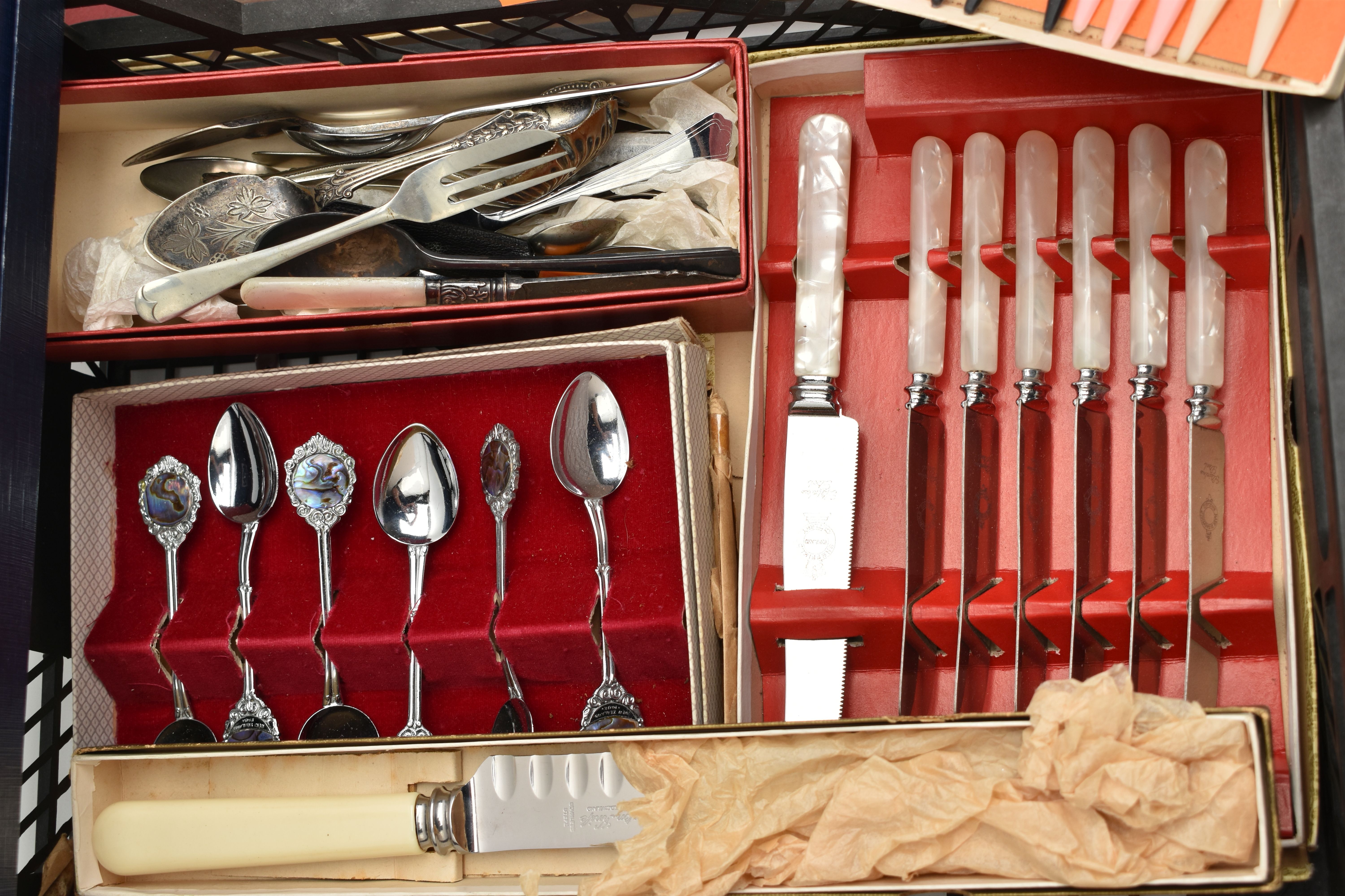 A BOX OF ASSORTED WHITE METAL WARE, to include cased sets of teaspoons, pickle forks, butter knives, - Image 5 of 6