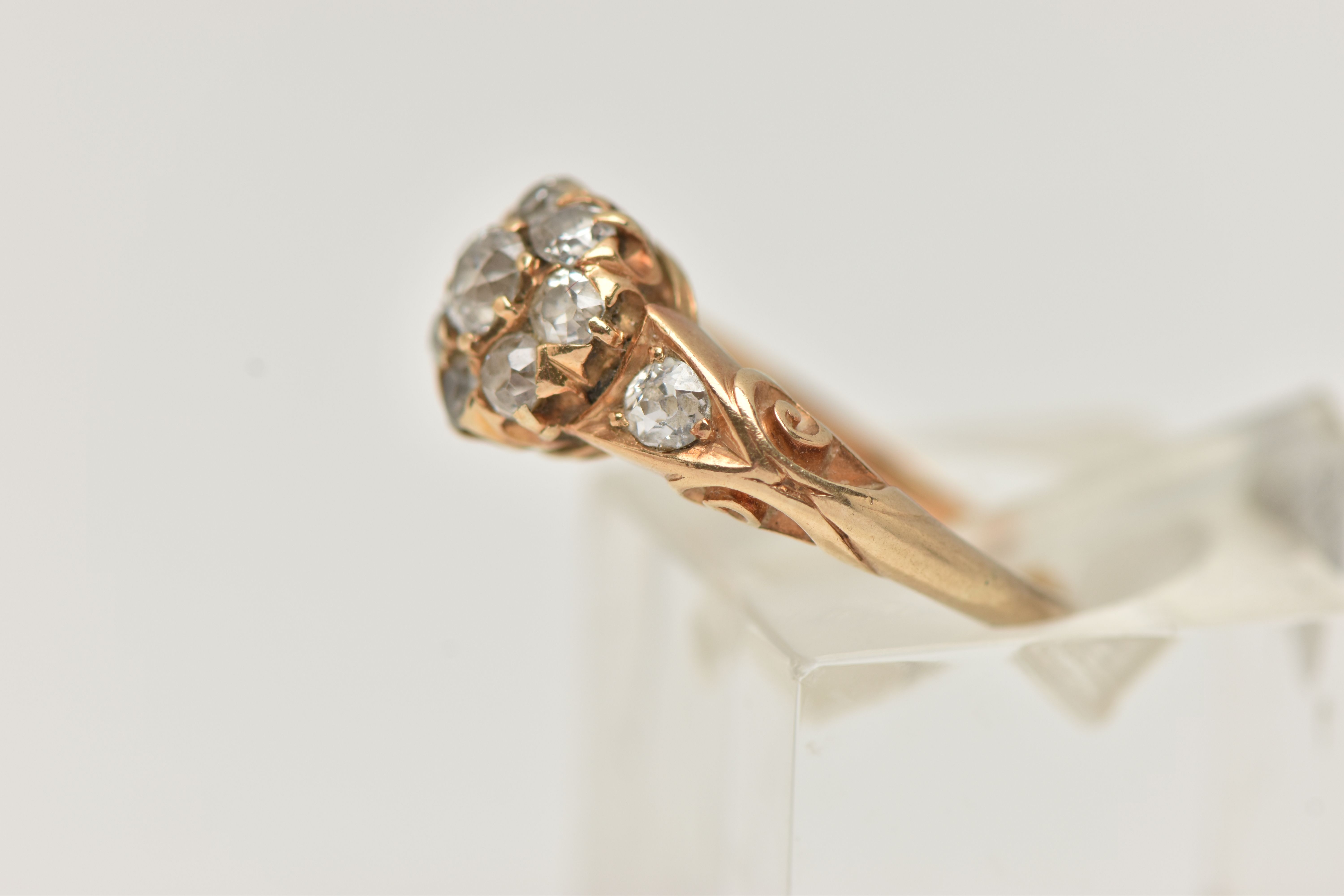 A YELLOW METAL DIAMOND CLUSTER RING, circular cluster set with eight old cut diamonds, flanked - Image 2 of 4