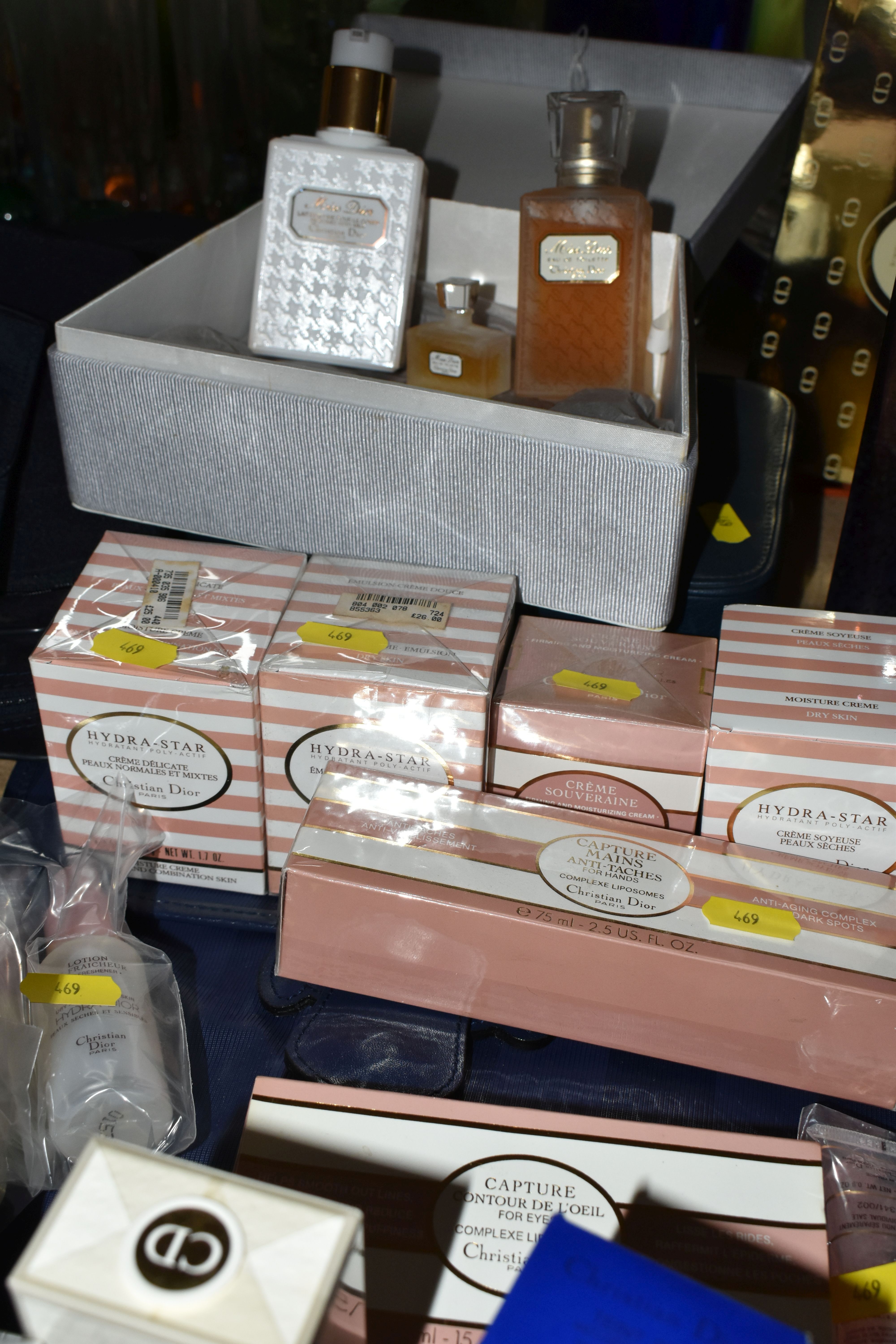 VINTAGE CHRISTIAN DIOR AND MISS DIOR TOILETRIES ETC, to include a boxed Eau de Cologne and soap gift - Image 4 of 5