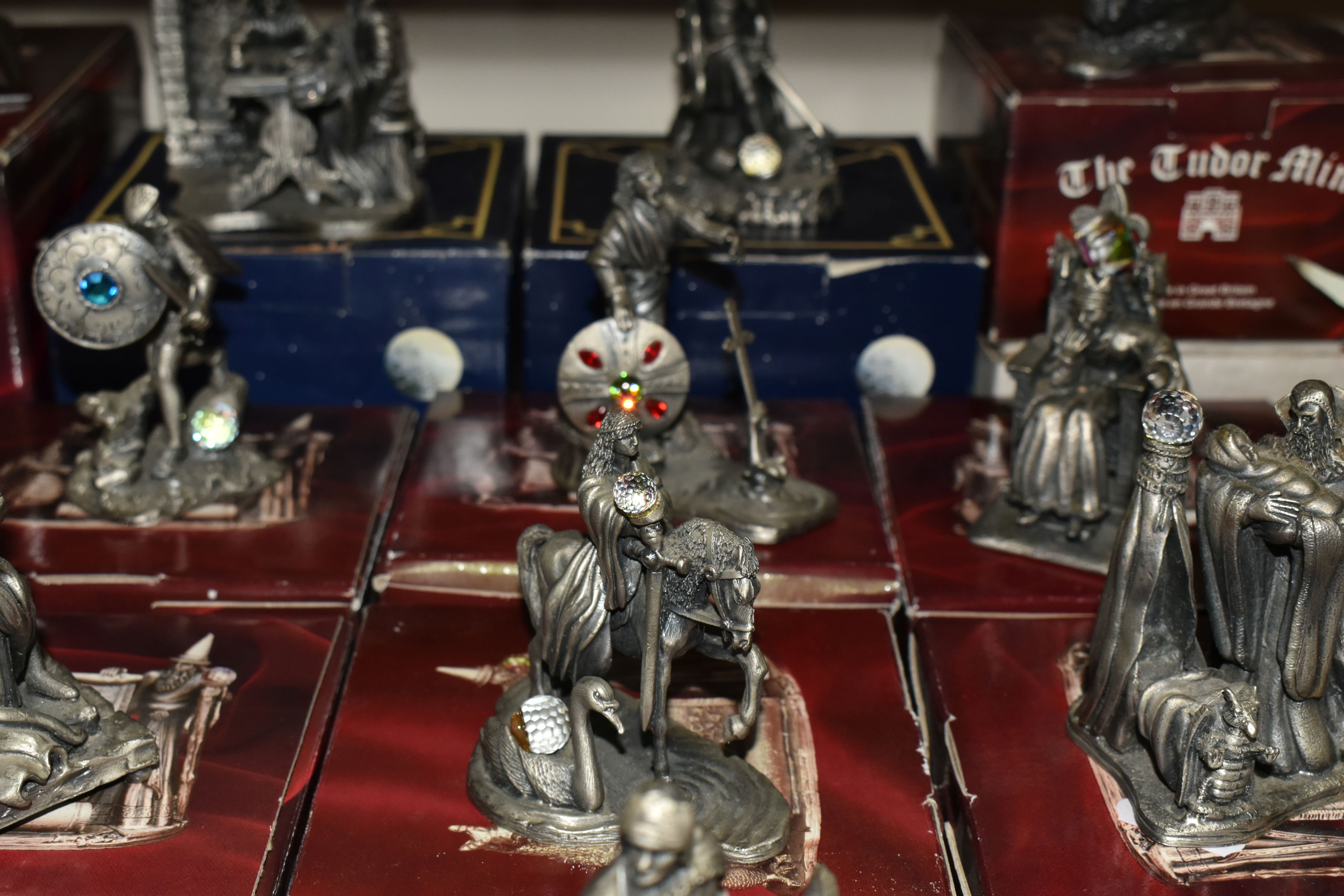 A COLLECTION OF NINTETEEN THE TUDOR MINT 'FANTASY AND LEGEND' PEWTER FIGURES, comprising 'Queen - Image 6 of 9