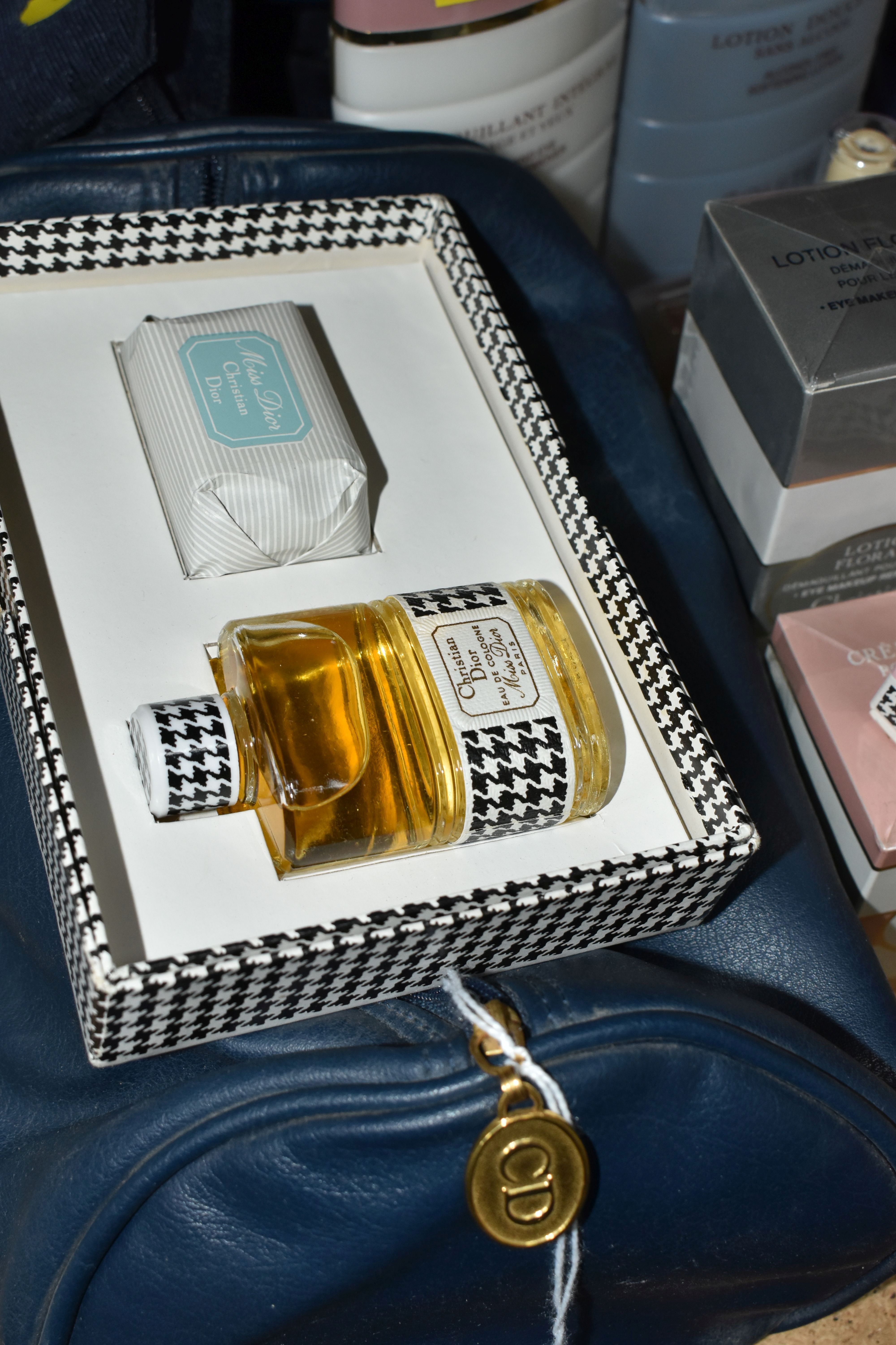 VINTAGE CHRISTIAN DIOR AND MISS DIOR TOILETRIES ETC, to include a boxed Eau de Cologne and soap gift - Image 3 of 5