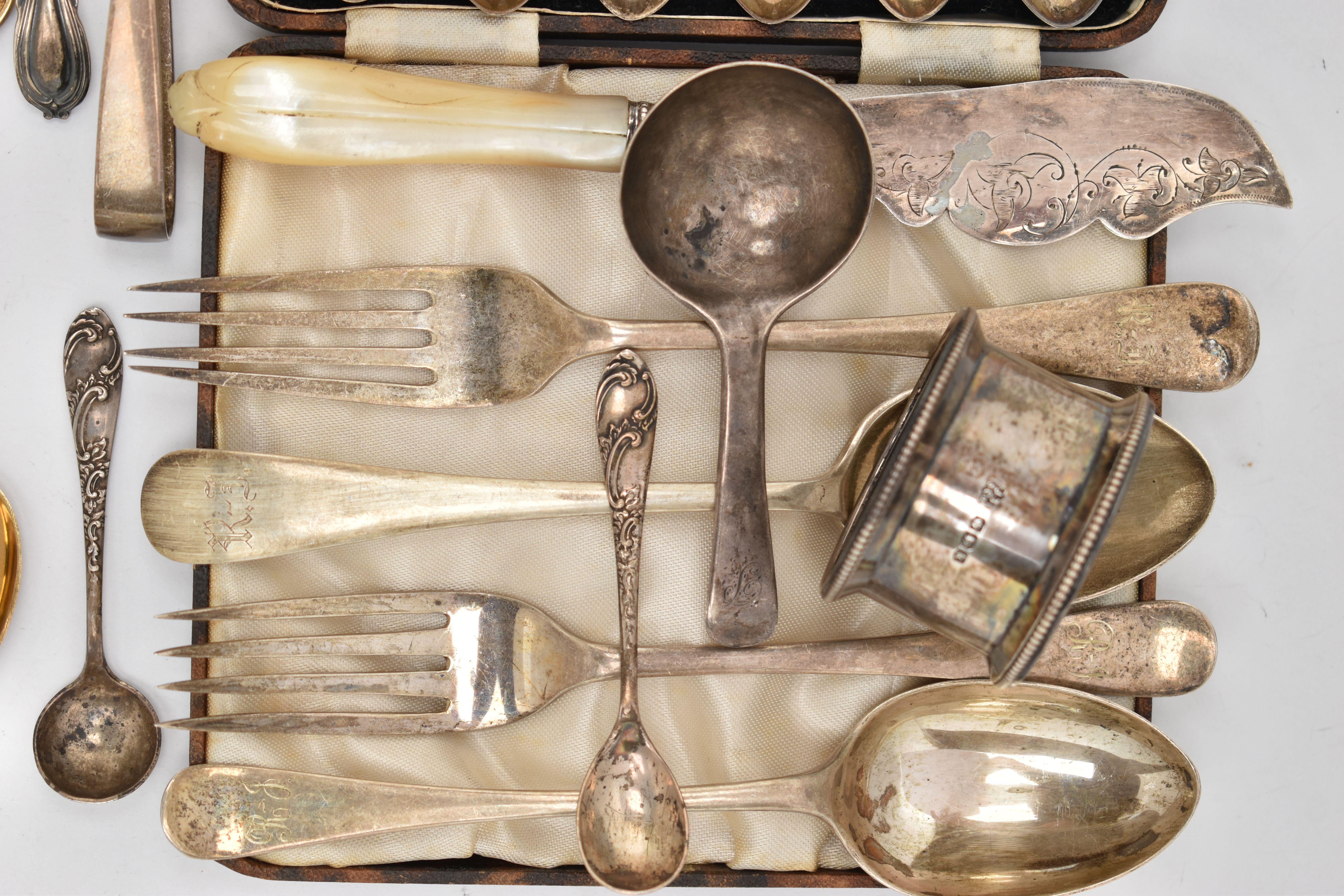 ASSORTED SILVER CUTLERY, to include a cased set of six silver teaspoons, hallmarked 'James - Image 4 of 5