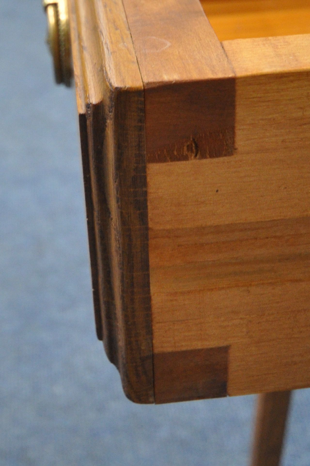 AN OAK SIDE TABLE, with twin handles, two frieze drawers, on splayed legs, width 78cm x depth 44cm x - Image 4 of 4