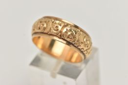 A FLORAL BAND RING, with personal engraving to inner band, stamp rubbed, believed to read 750,