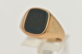 A 9CT GOLD GENTS BLOODSTONE SIGNET RING, polished rounded rectangular bloodstone inlay, to a