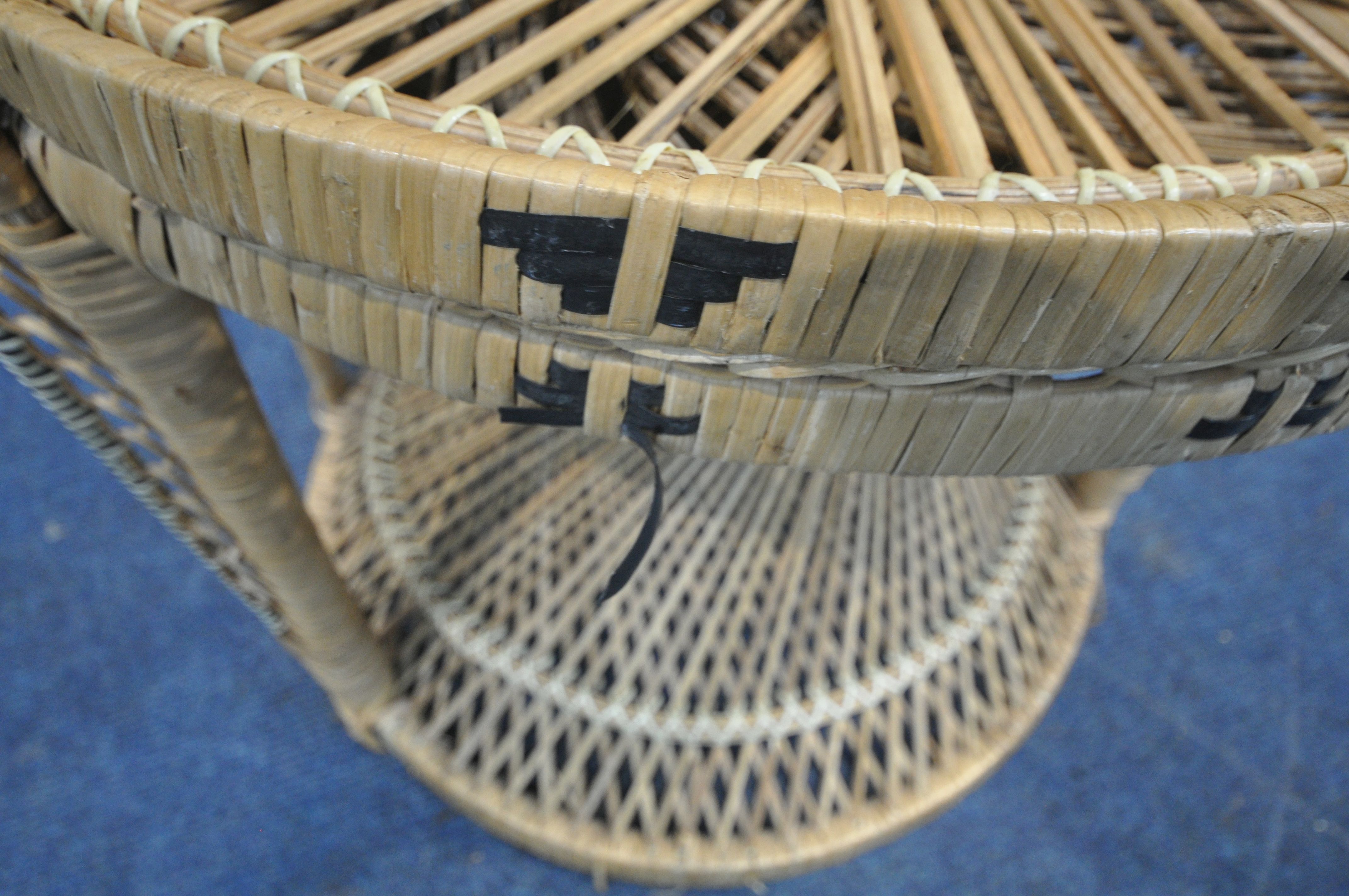 A 20TH CENTURY WICKER PEACOCK CHAIR, width 96cm x depth 61cm x height 137cm (condition report: - Image 4 of 4
