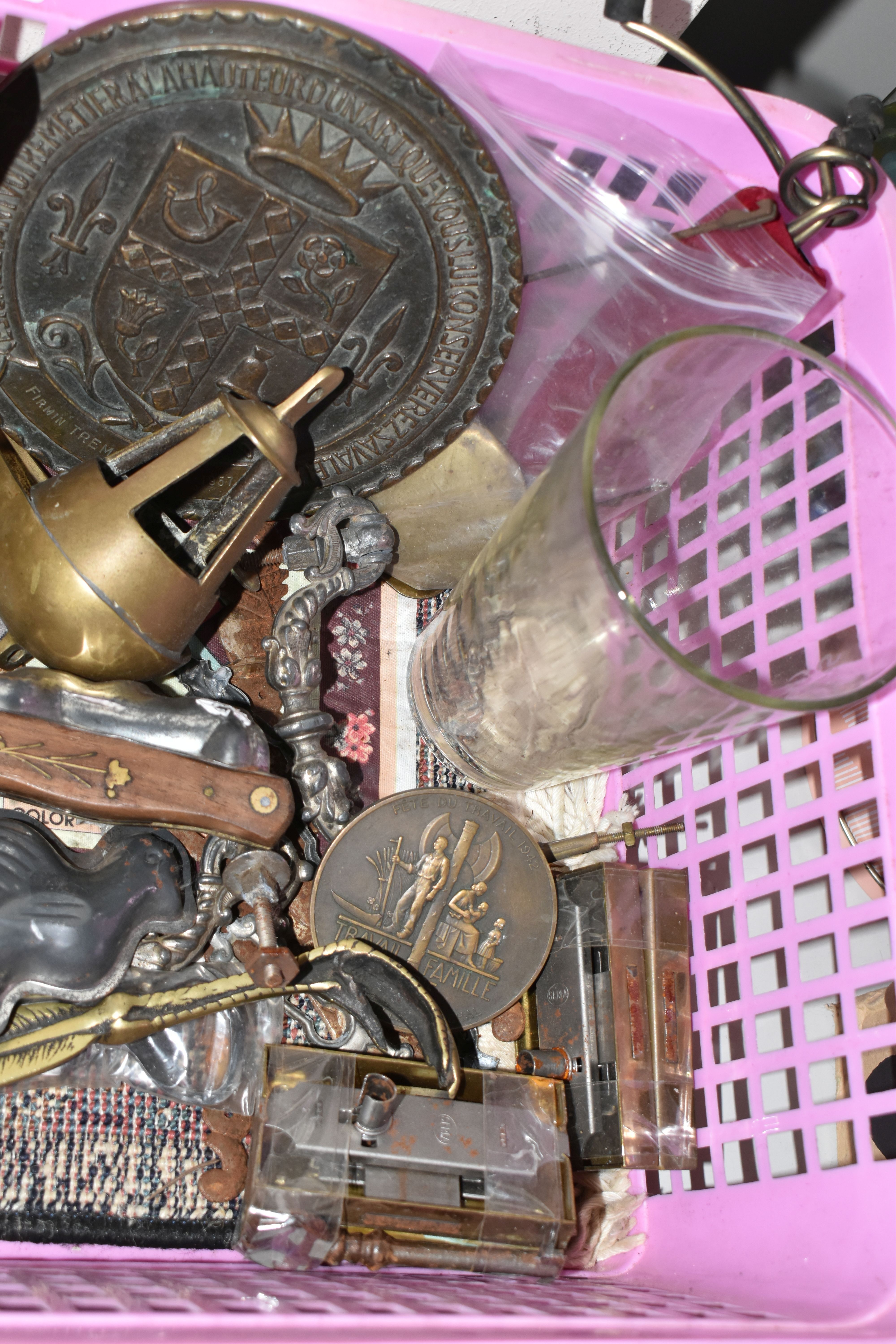 A BOX OF ASSORTED METAL WARE AND SUNDRY ITEMS, to include a bronze crucifix signed 'M. Le - Image 4 of 4