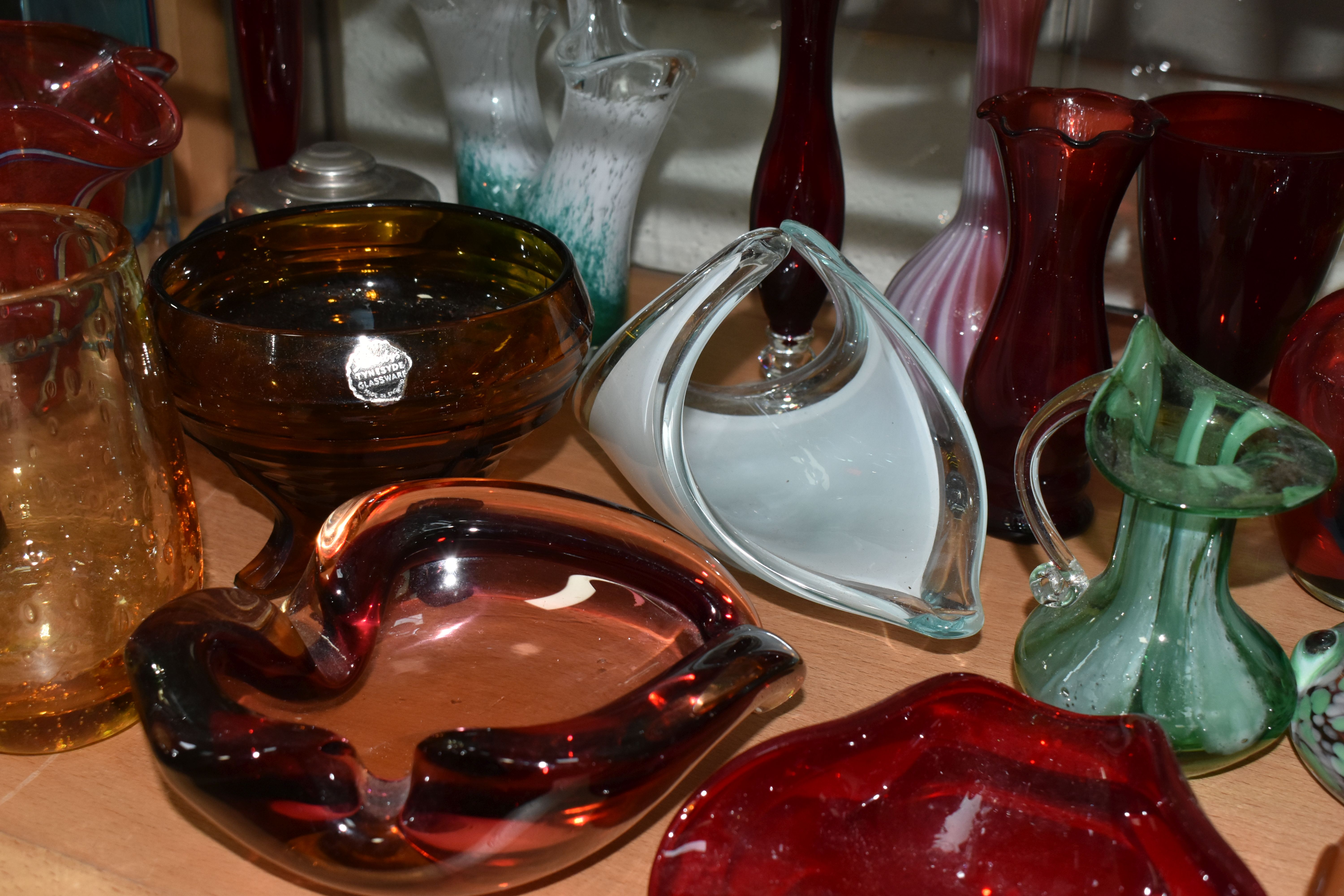 A GROUP OF COLOURED GLASS, to include a pair of green Kralik iridescent lobed vases with wavy - Image 6 of 10