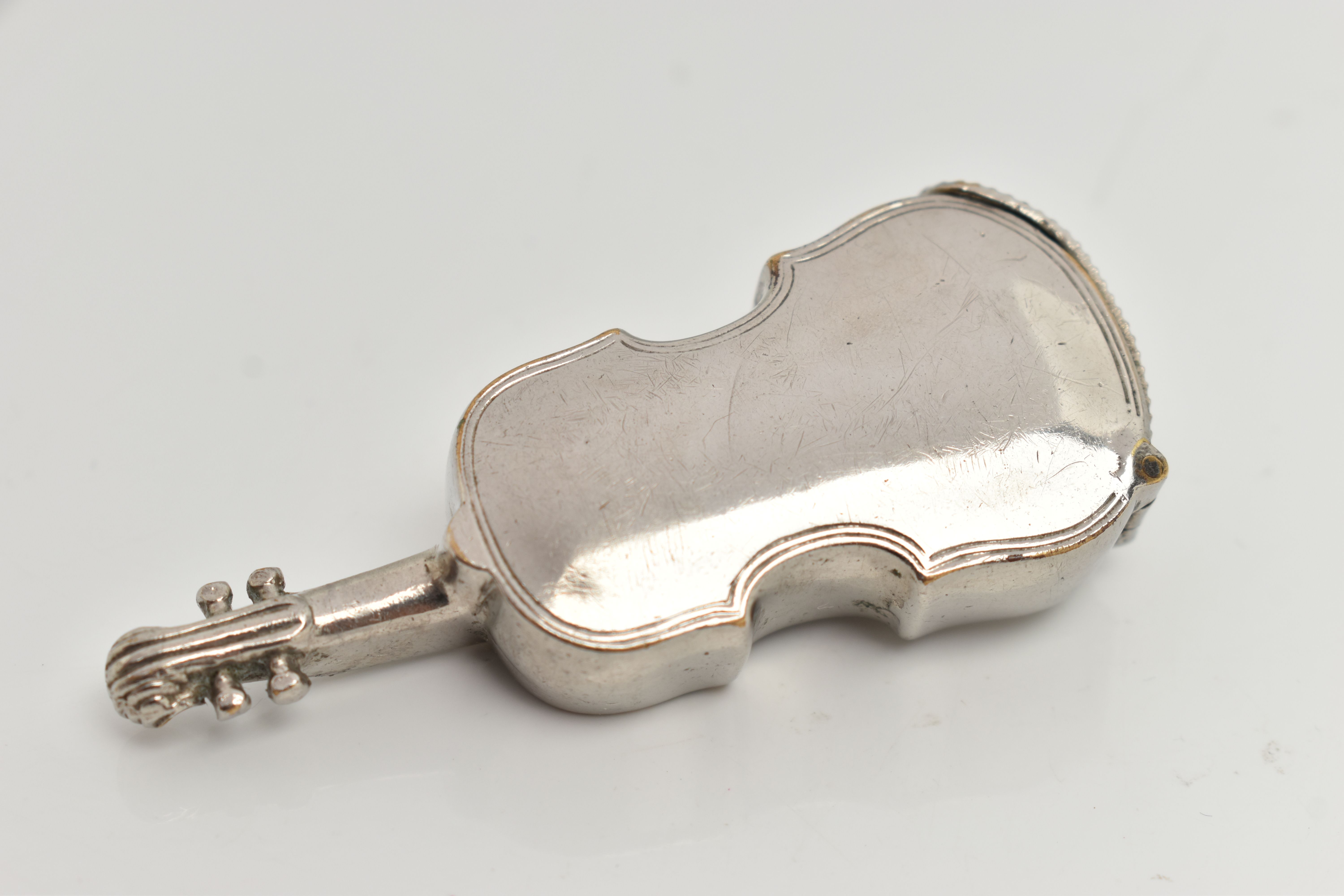 A SILVER PLATED NOVELTY VESTA CASE IN THE FORM OF A VIOLIN, access to the interior through hinged - Image 3 of 5