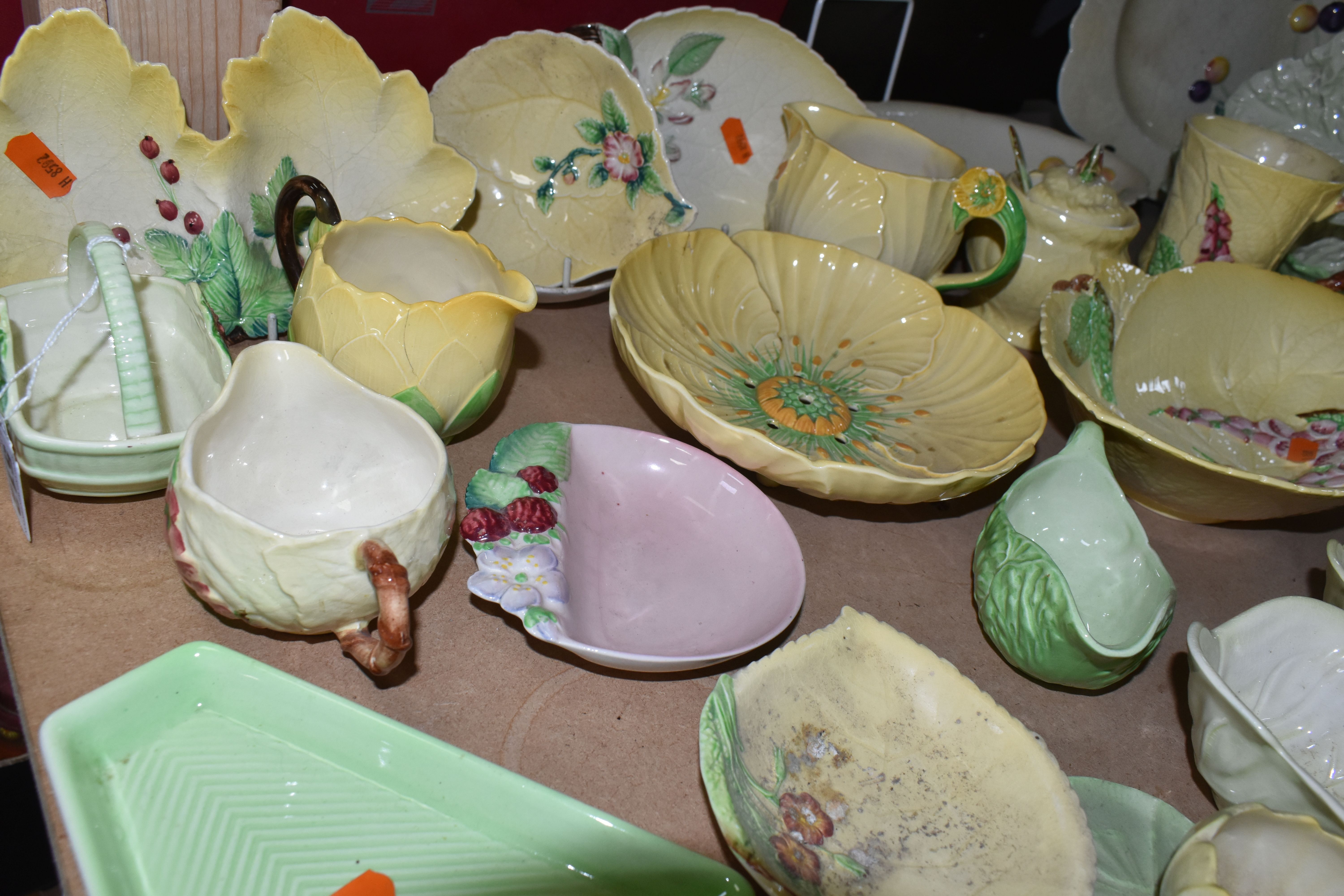 A COLLECTION OF CARLTON WARE 'SALAD WARE', patterns to include Foxglove, Buttercup, Apple Blossom, - Image 5 of 13