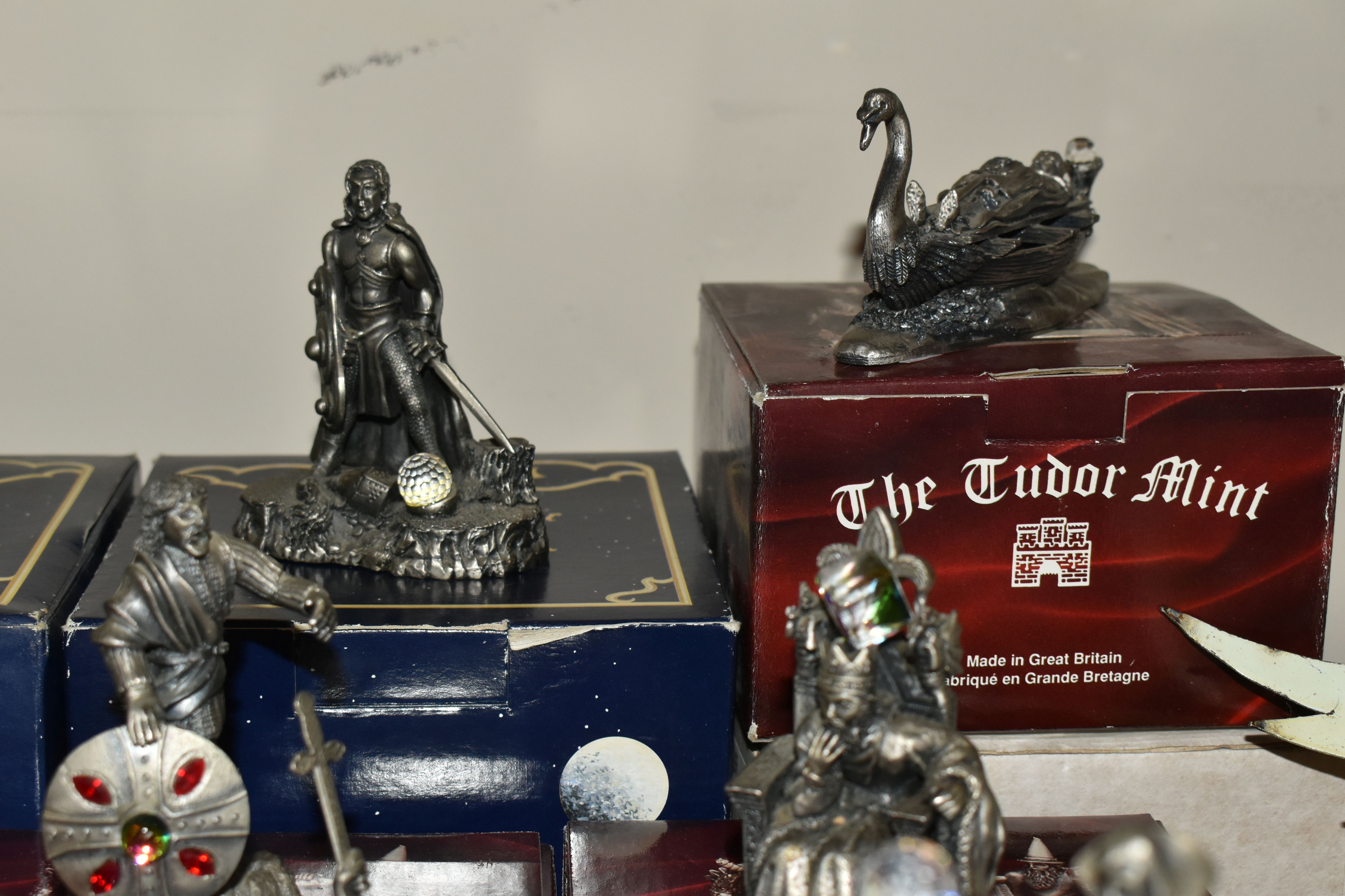 A COLLECTION OF NINTETEEN THE TUDOR MINT 'FANTASY AND LEGEND' PEWTER FIGURES, comprising 'Queen - Image 7 of 9