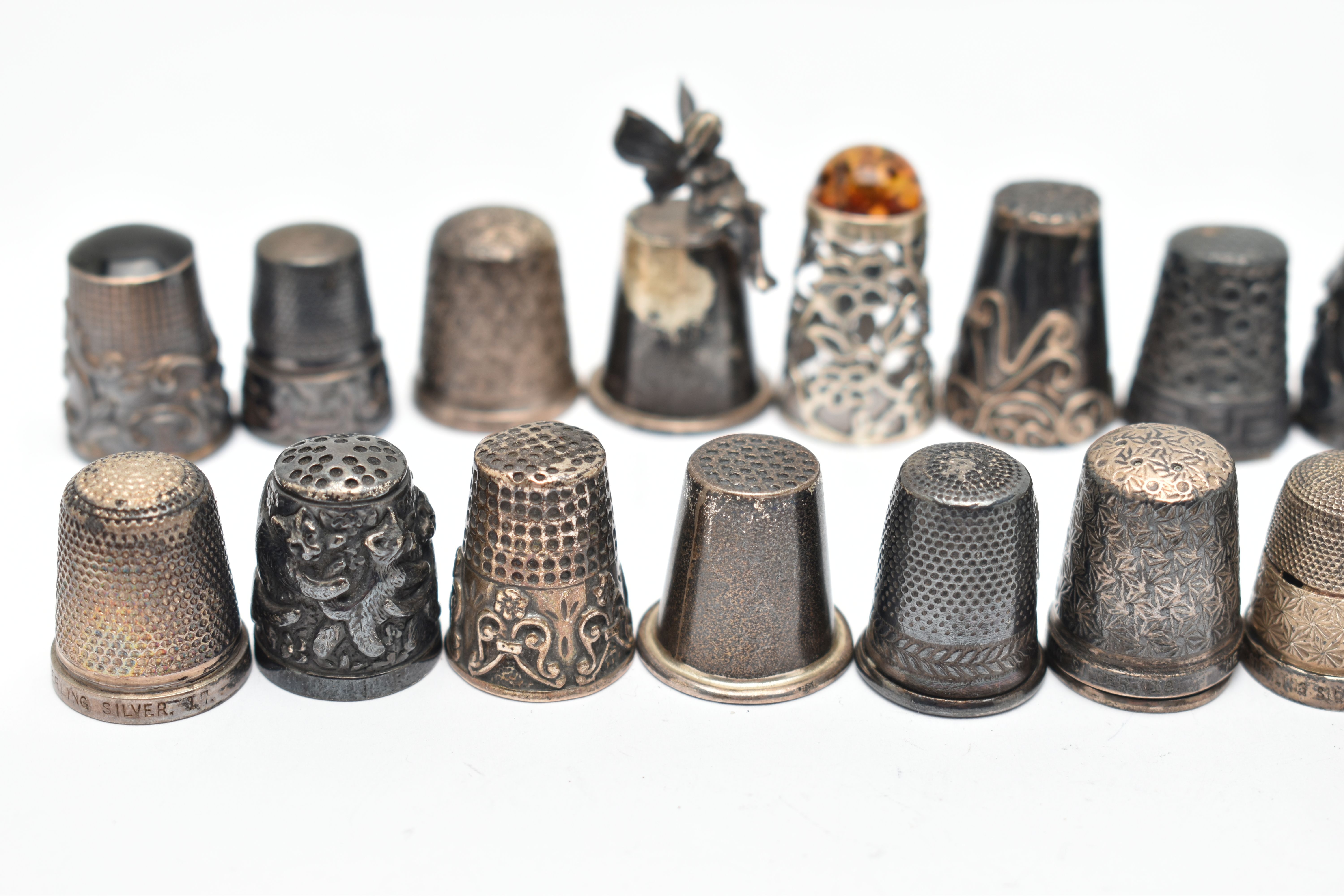 A BAG OF WHITE METAL THIMBLES, various designs and patterns, some set with semi-precious stone - Image 6 of 10