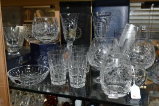 A GROUP OF ETCHED COMMEMORATIVE GLASS WARE, to include a Marstons 'Pub Trail 1987' beer glass, two