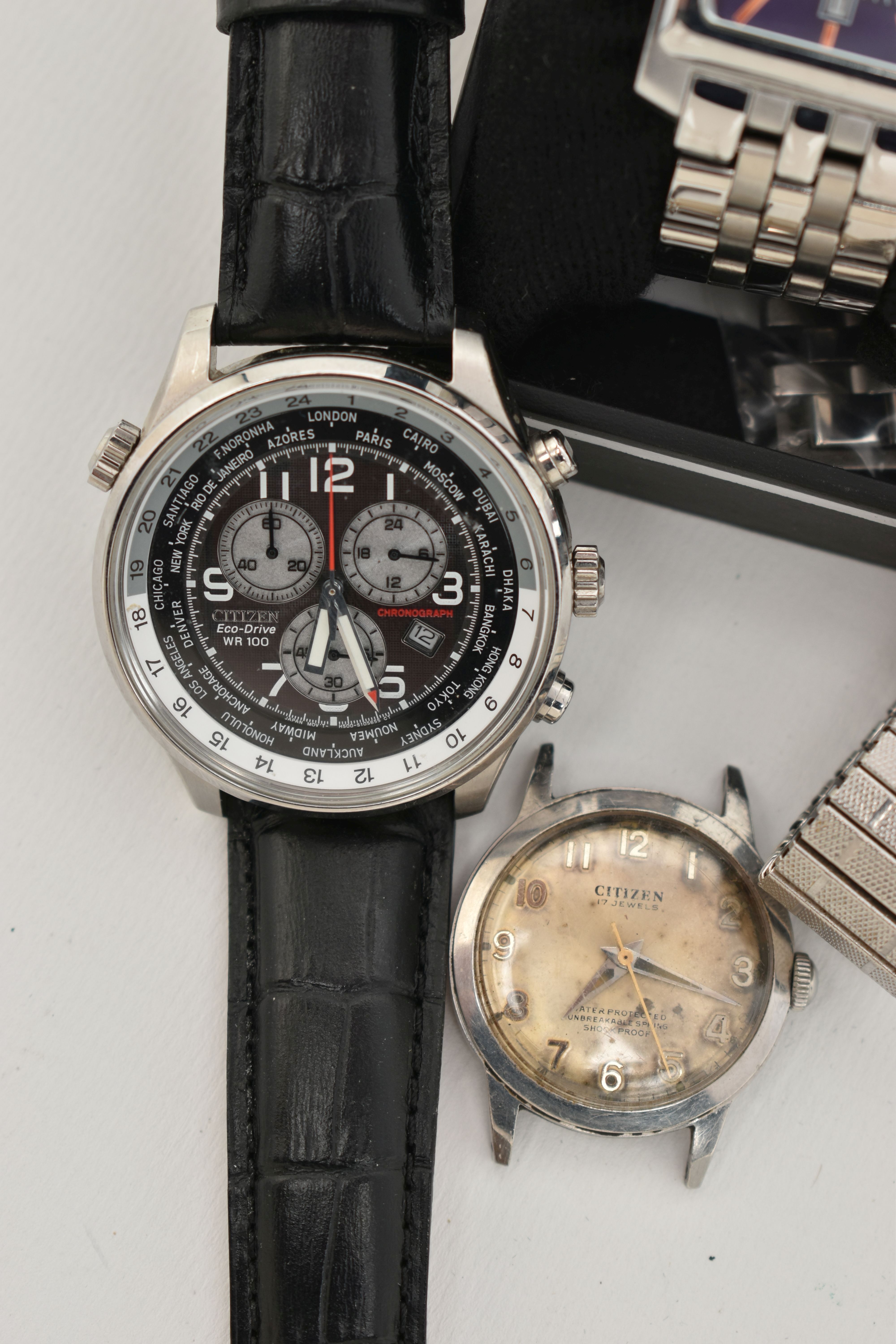 FIVE GENTS WRISTWATCHES, to include a 'Citizen Eco-Drive WR 100, Chronograph, stainless steel - Image 3 of 5