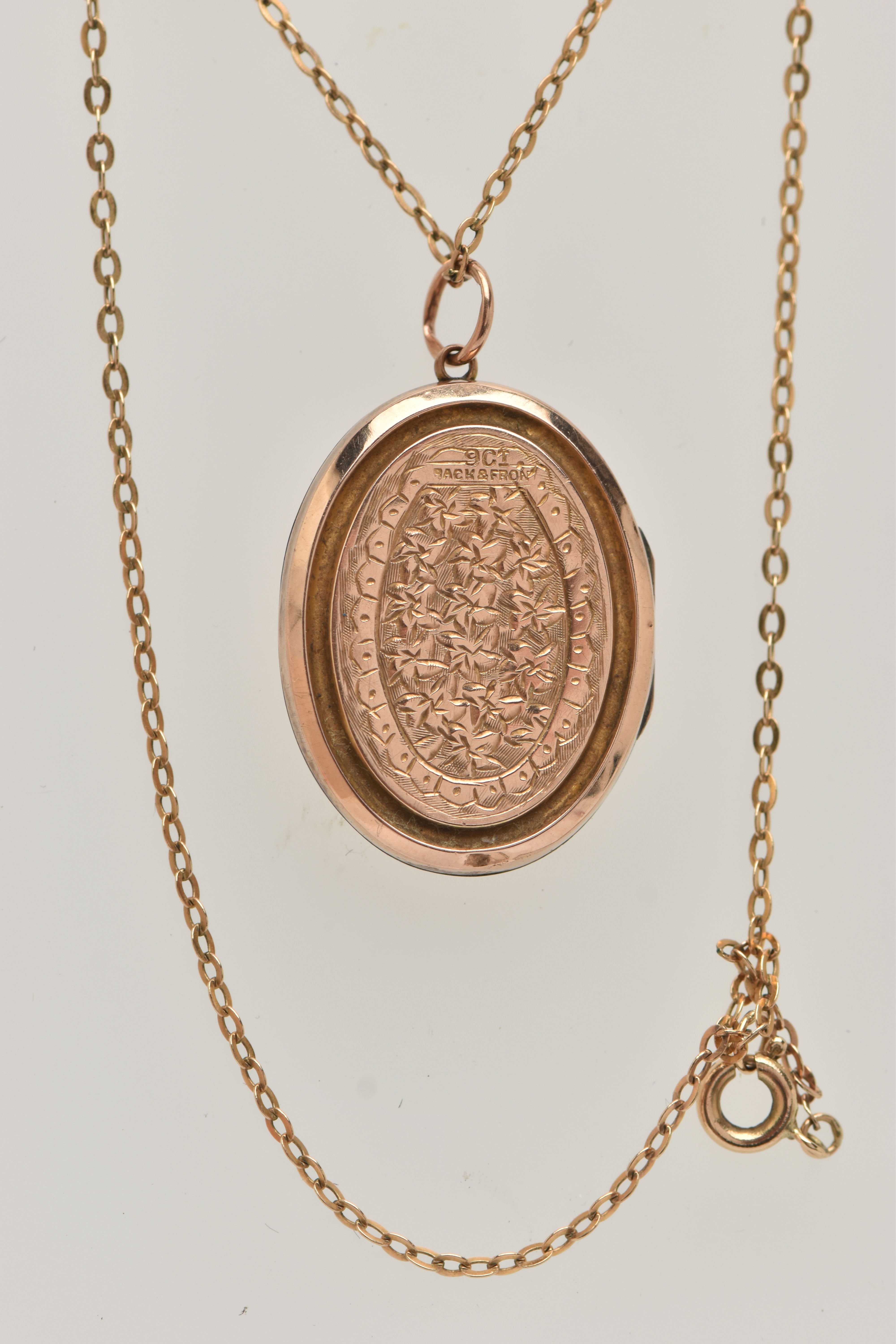 AN EARLY 20TH CENTURY 9CT GOLD FRONT AND BACK LOCKET WITH YELLOW METAL CHAIN, the oval locket with - Image 2 of 3