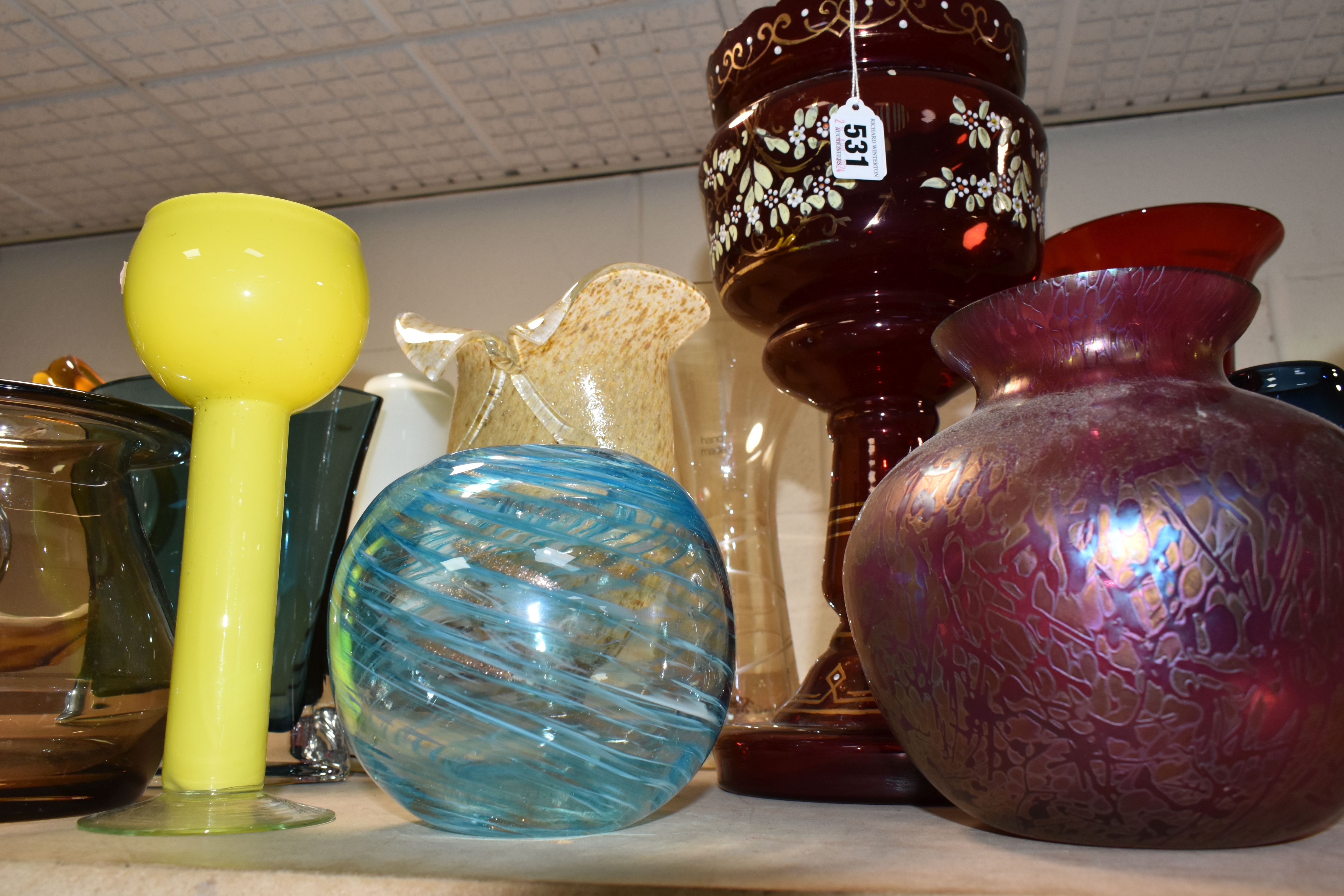 A SELECTION OF DECORATIVE COLOURED GLASSWARES, to include a Dartington vase with applied butterfly - Image 10 of 21