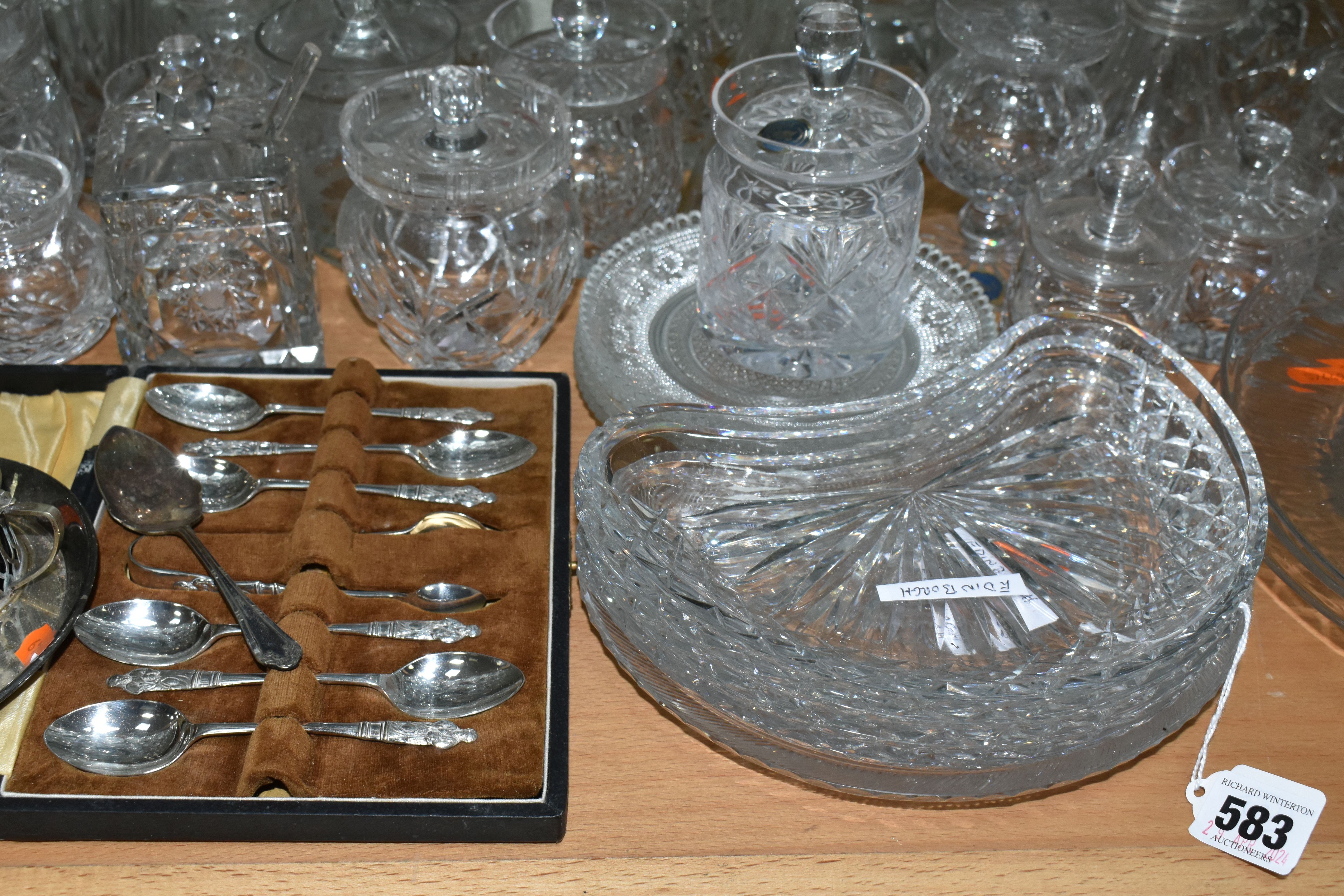 A GROUP OF GLASS AND PLATED ITEMS, to include four plates by John Walsh, Edinburgh Crystal - Image 3 of 9