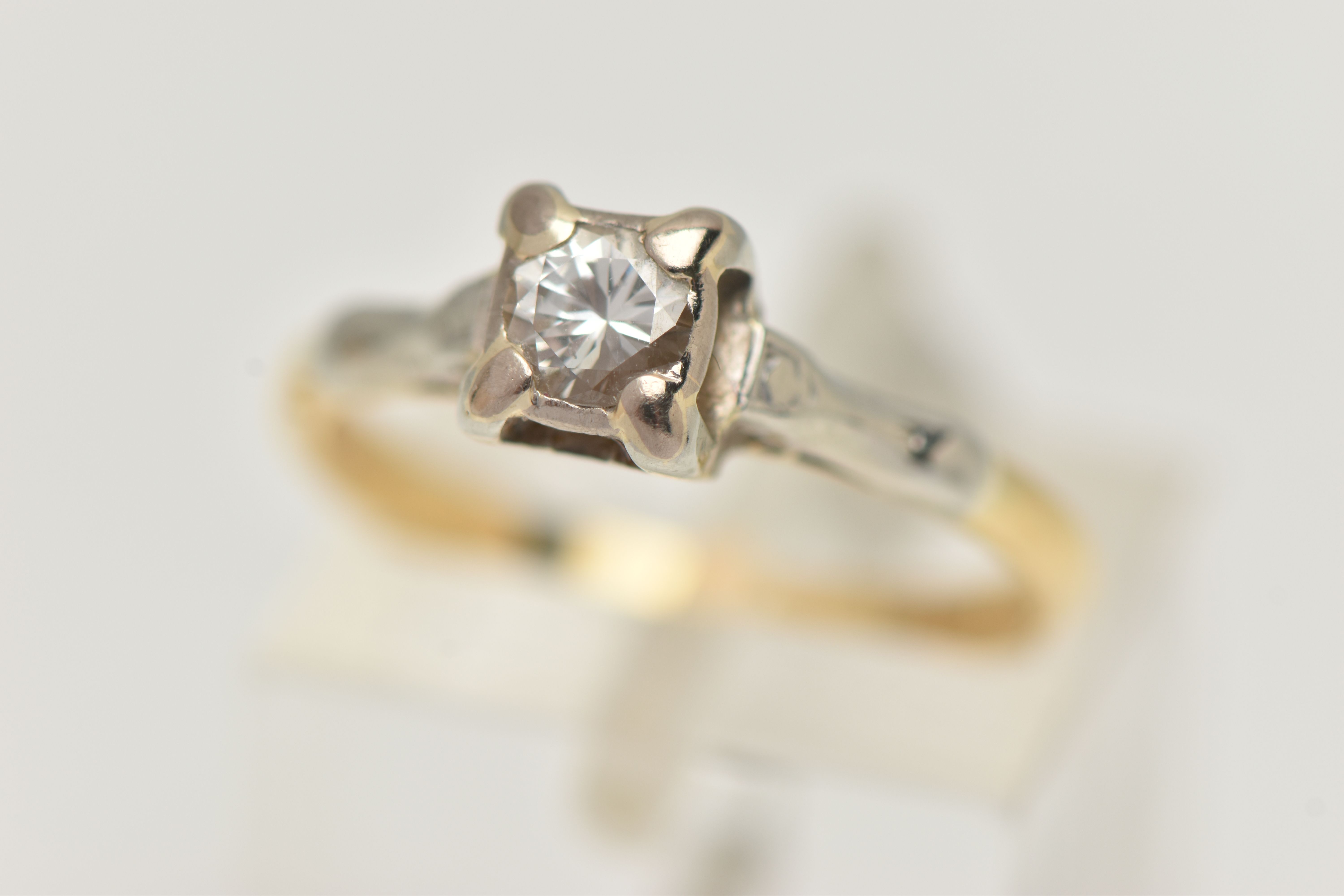 AN 18CT GOLD DIAMOND SINGLE STONE RING, round brilliant cut diamond, claw rub over setting,