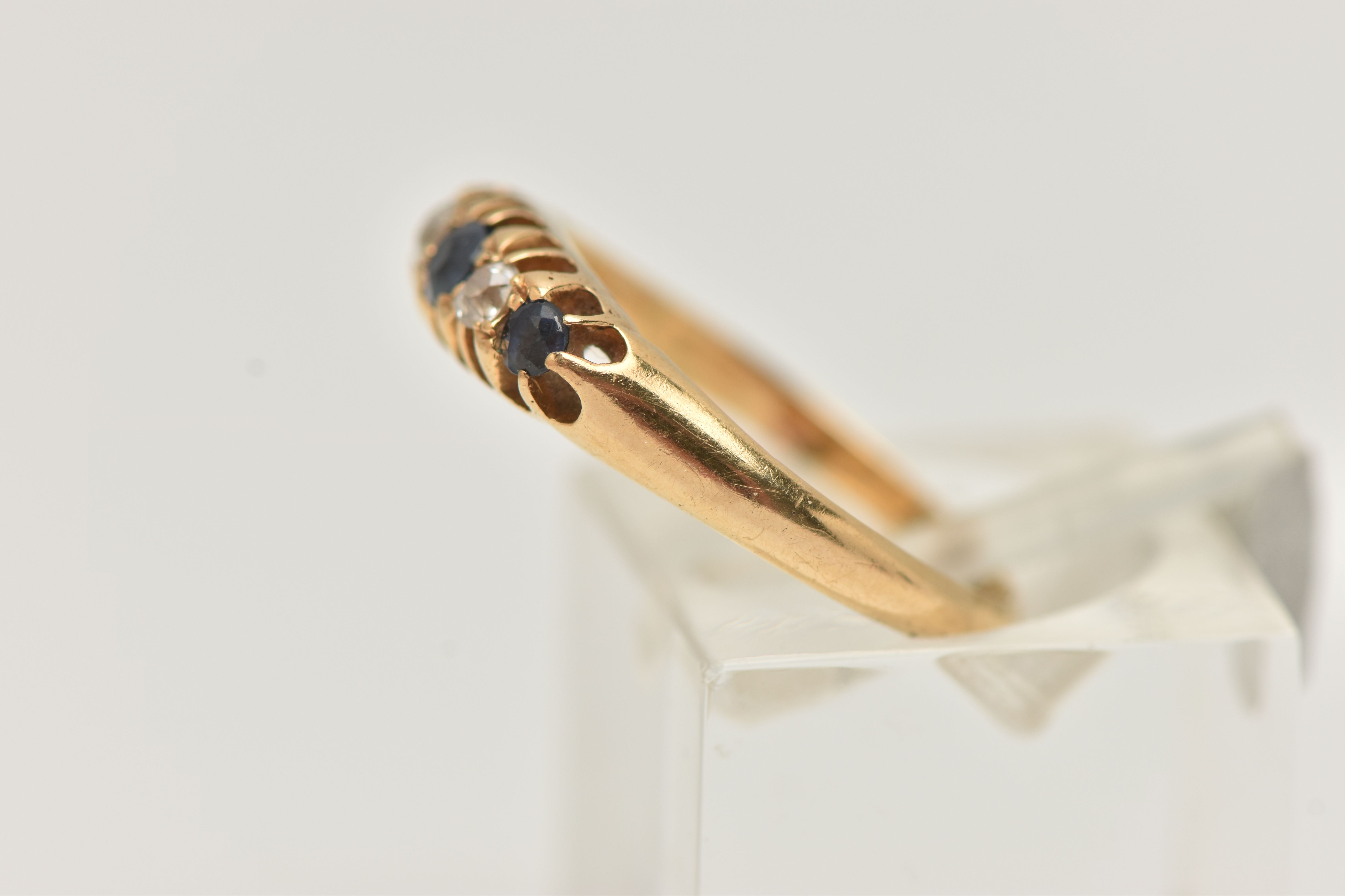 AN EARLY 20TH CENTURY DIAMOND AND SAPPHIRE RING, 18ct yellow gold boat ring, set with three circular - Image 2 of 4