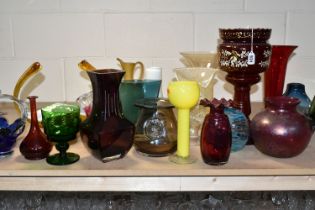 A SELECTION OF DECORATIVE COLOURED GLASSWARES, to include a Dartington vase with applied butterfly