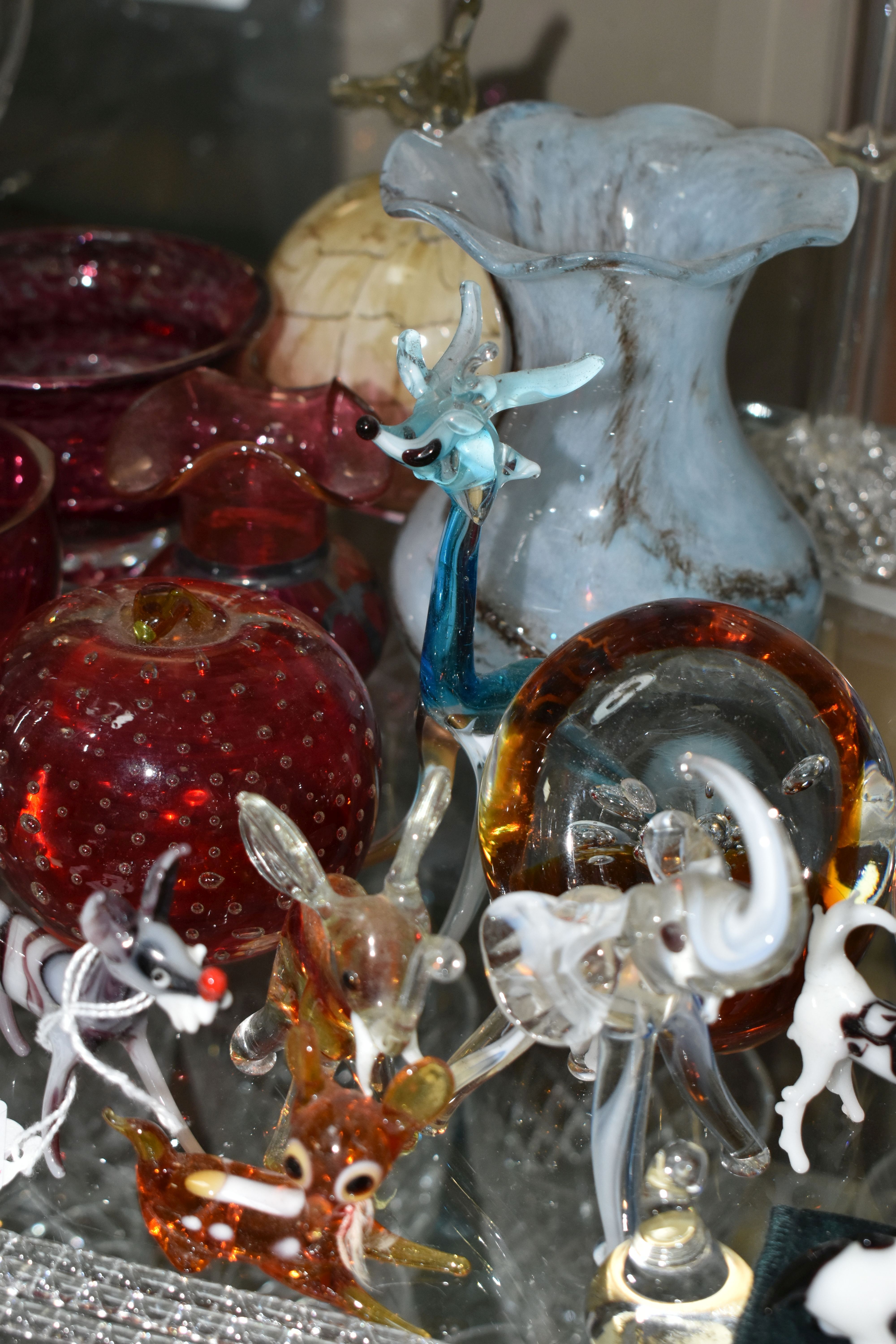 A GROUP OF COLOURED ART GLASS AND LAMPWORK ANIMALS, comprising a clear amethyst Webb Corbett - Image 9 of 11