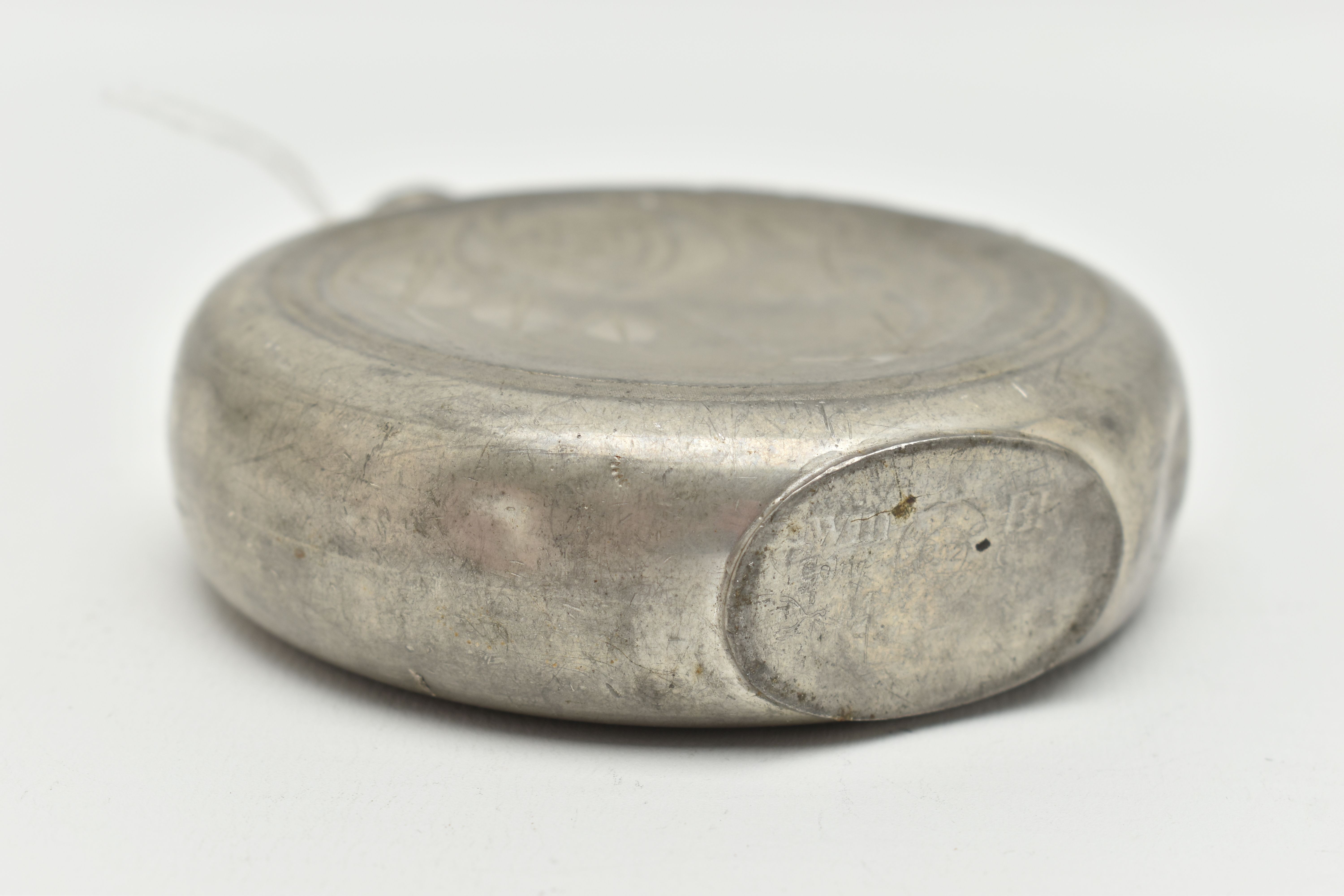 A PEWTER HIP FLASK OF CIRCULAR FORM EMBOSSED WITH CHARLES RENNIE MACKINTOSH STYLE FLOWERS TO THE - Image 4 of 4