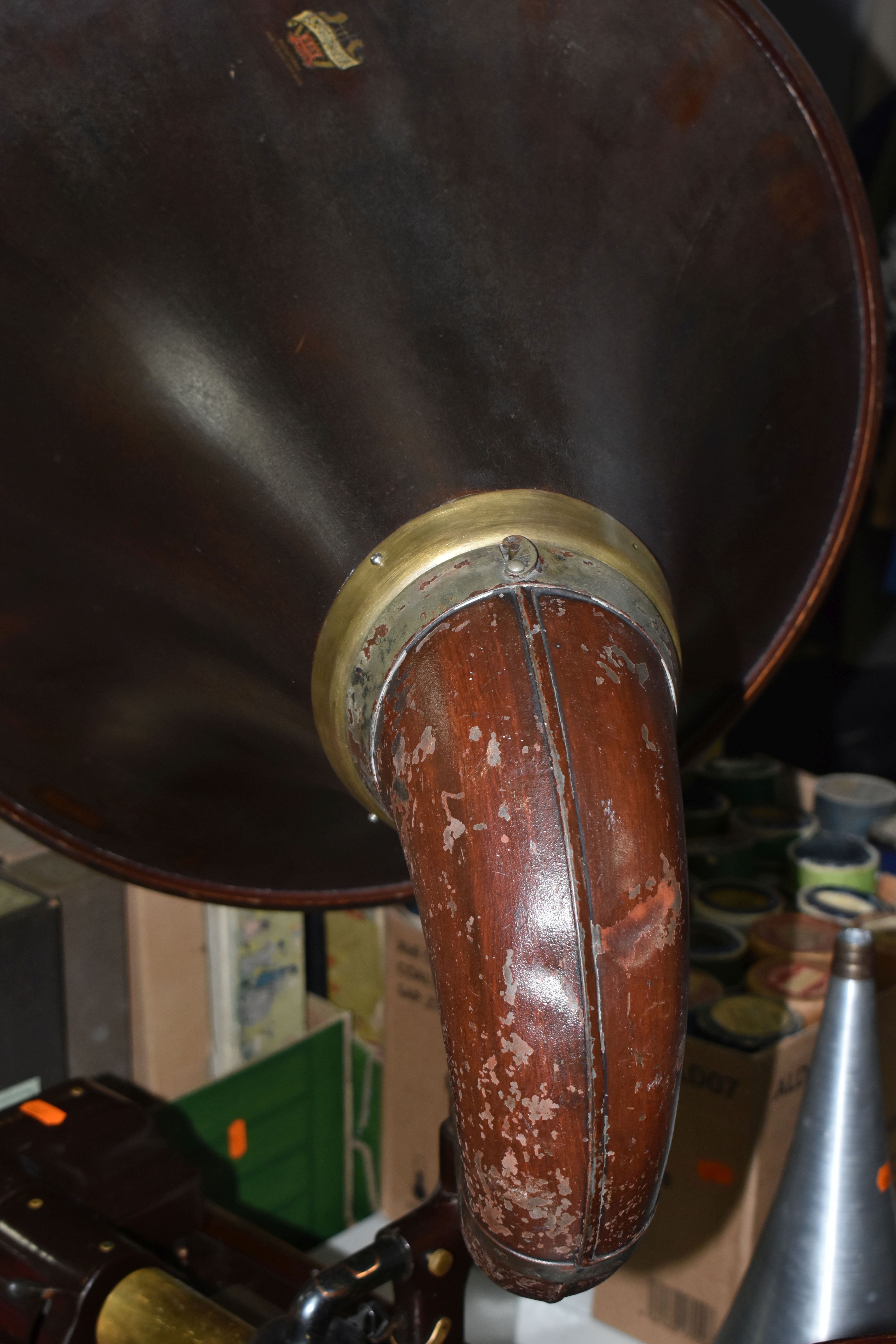 AN EDISON OPERA PHONOGRAPH, type SM, model A, the mahogany case has two swing handles either side - Image 11 of 18