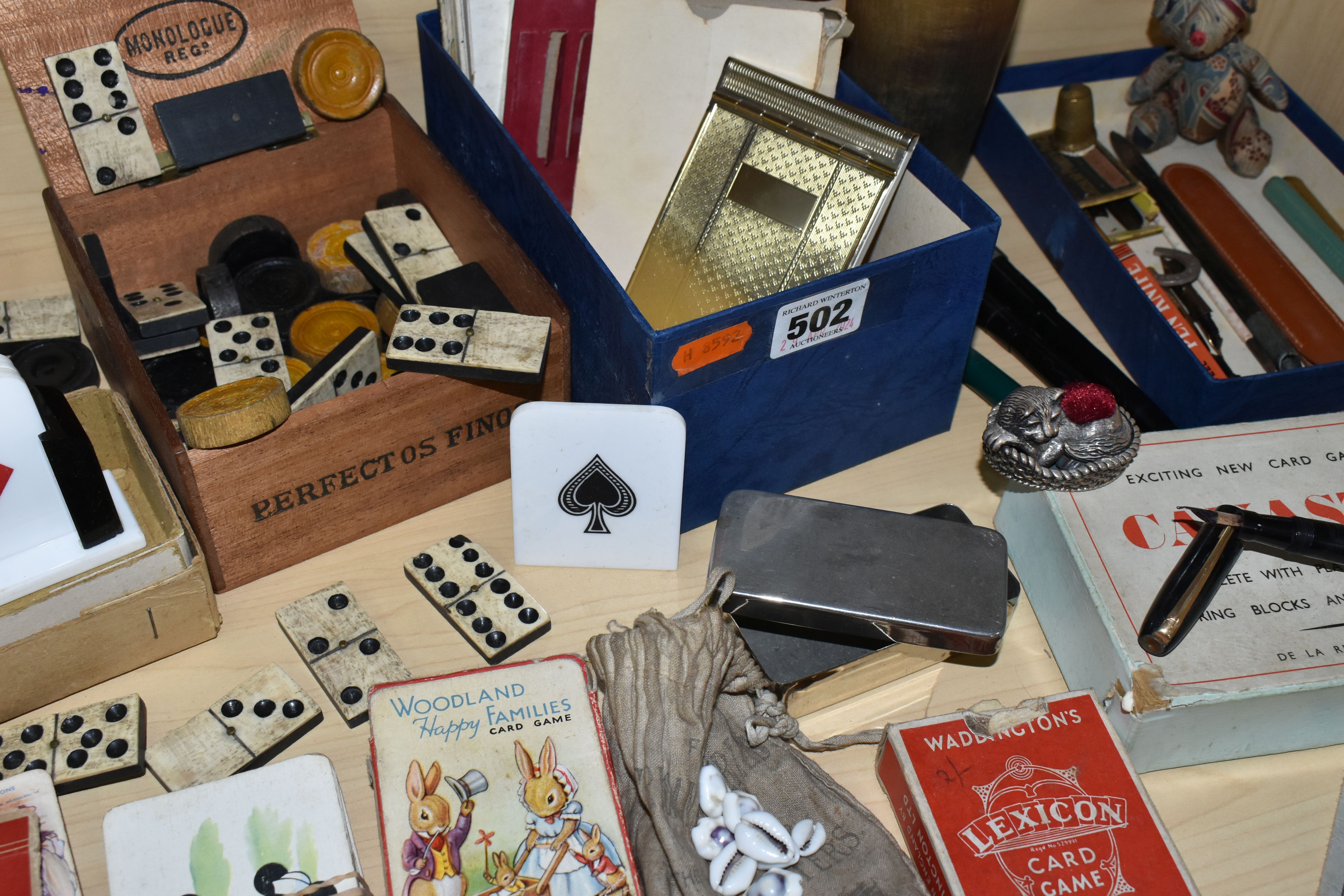 A COLLECTION OF VINTAGE FOUNTAIN PENS, PLAYING CARDS AND SUNDRIES, to include a set of Walt Disney - Image 11 of 11